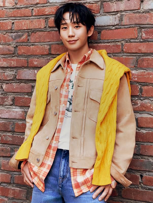 Tommy Hilfiger Jung Hae In is here with a Tommy Twist