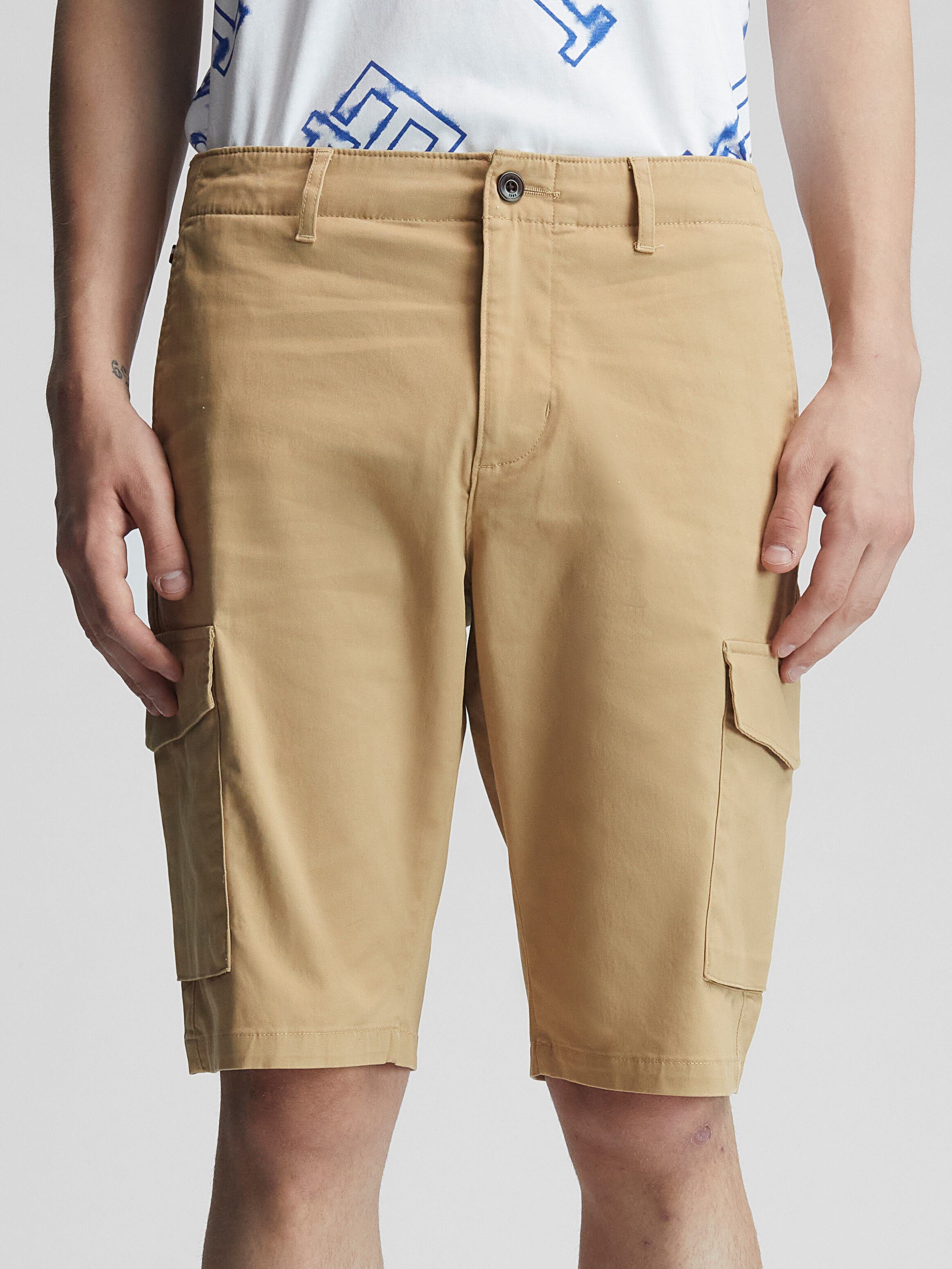 Men's shorts with lots of pockets online