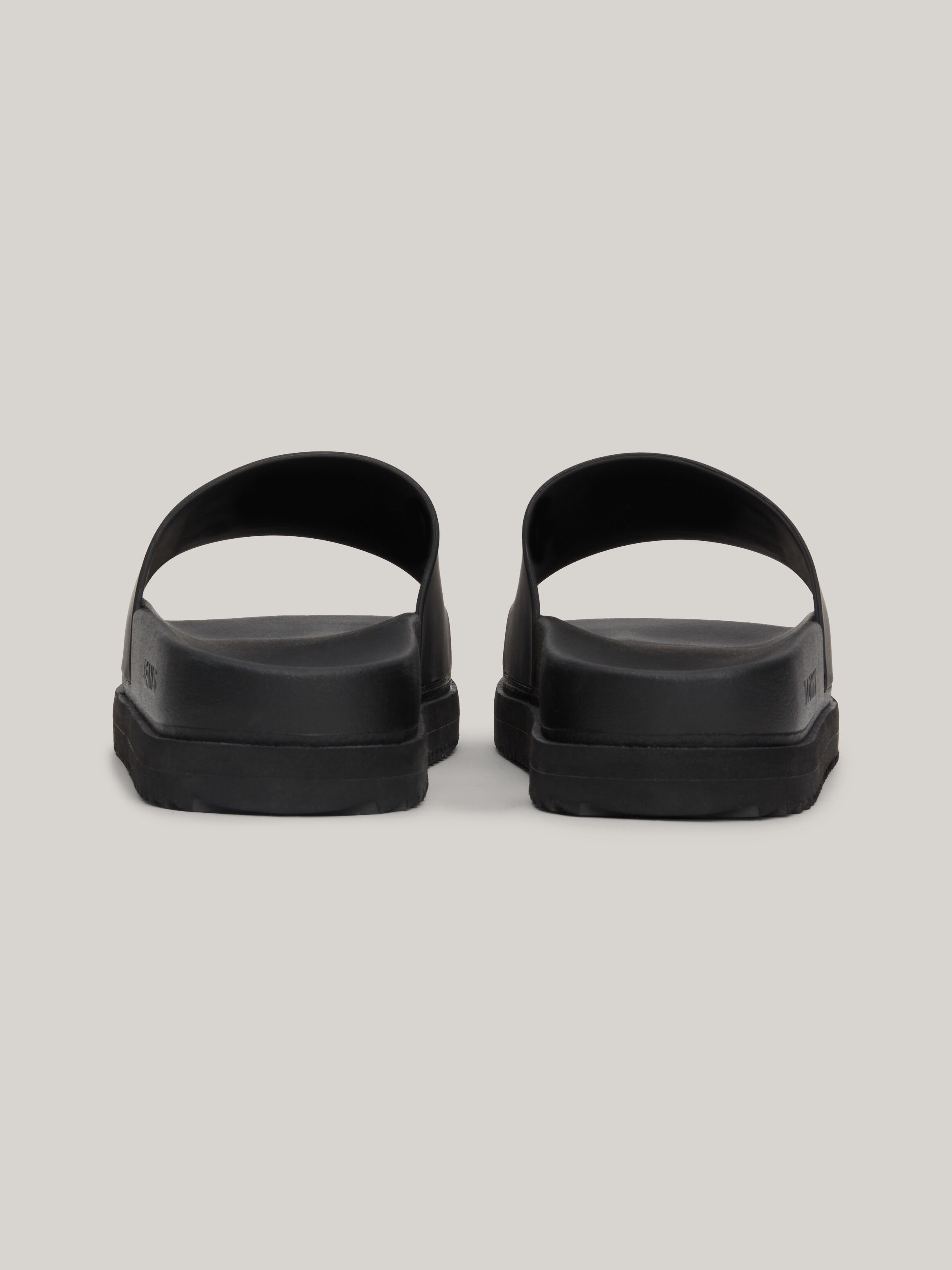 Tommy hilfiger store sonyah slides