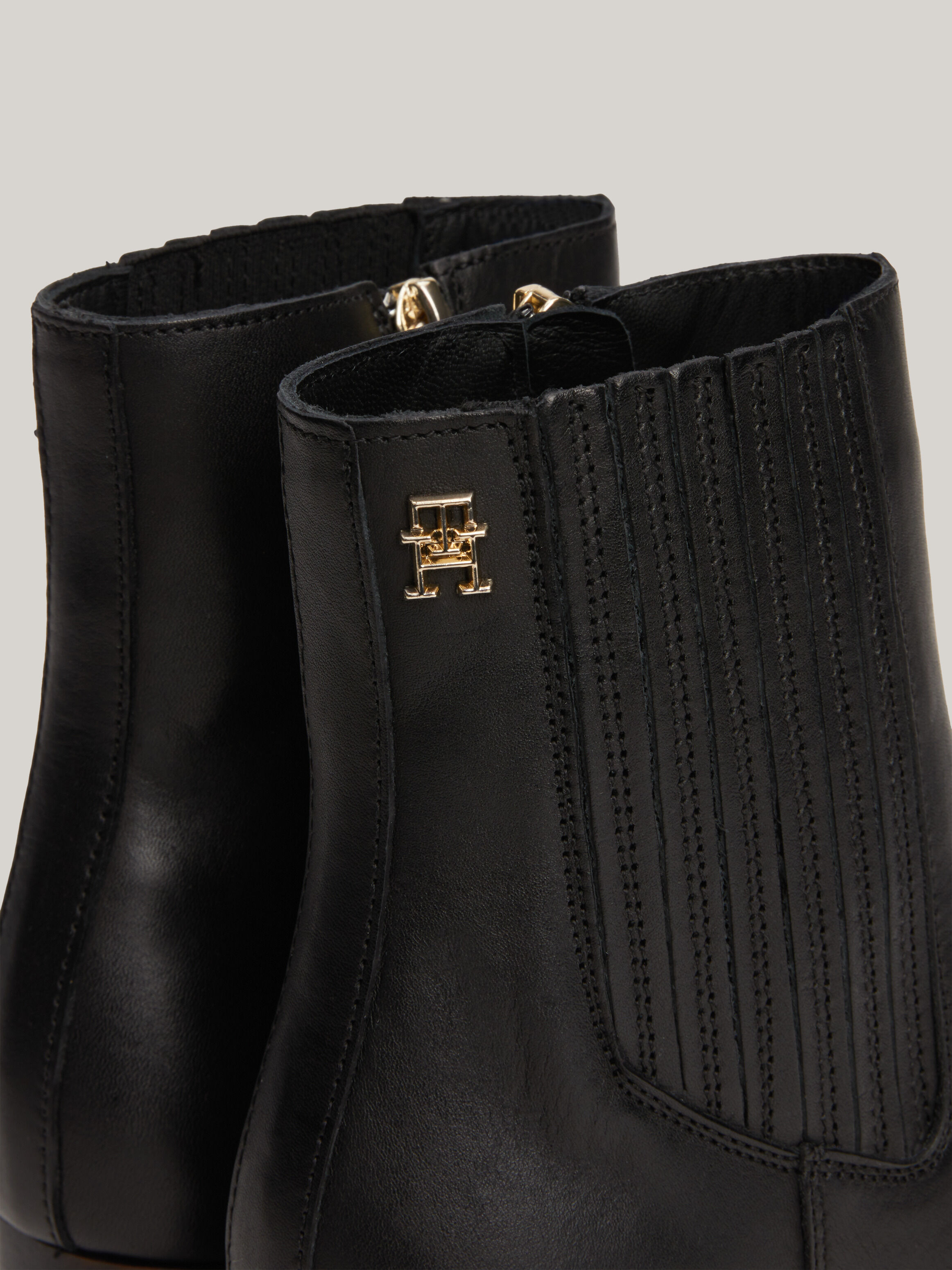 Tommy hilfiger discount reiz ankle booties