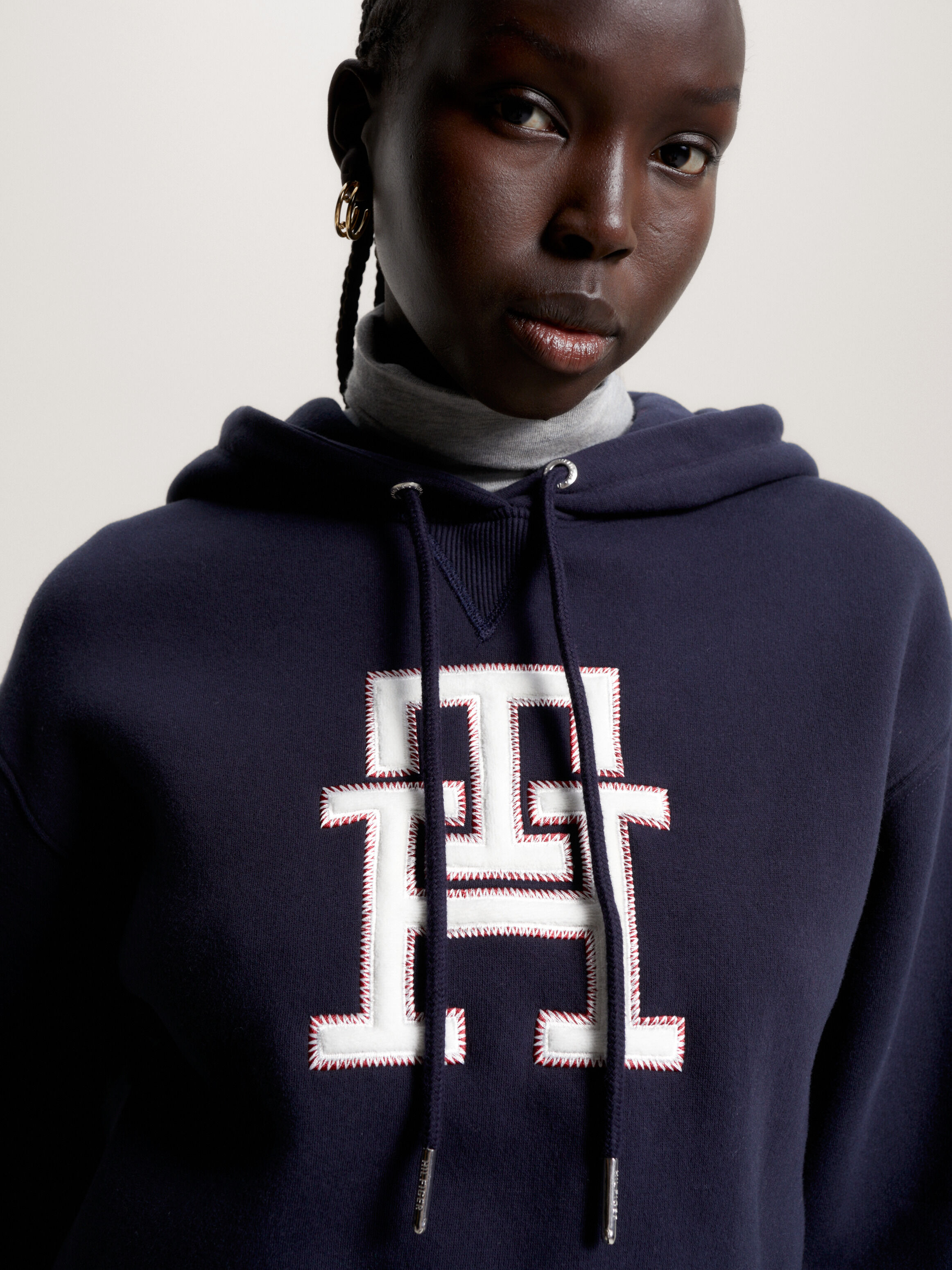Tommy jeans modern logo hoodie hotsell