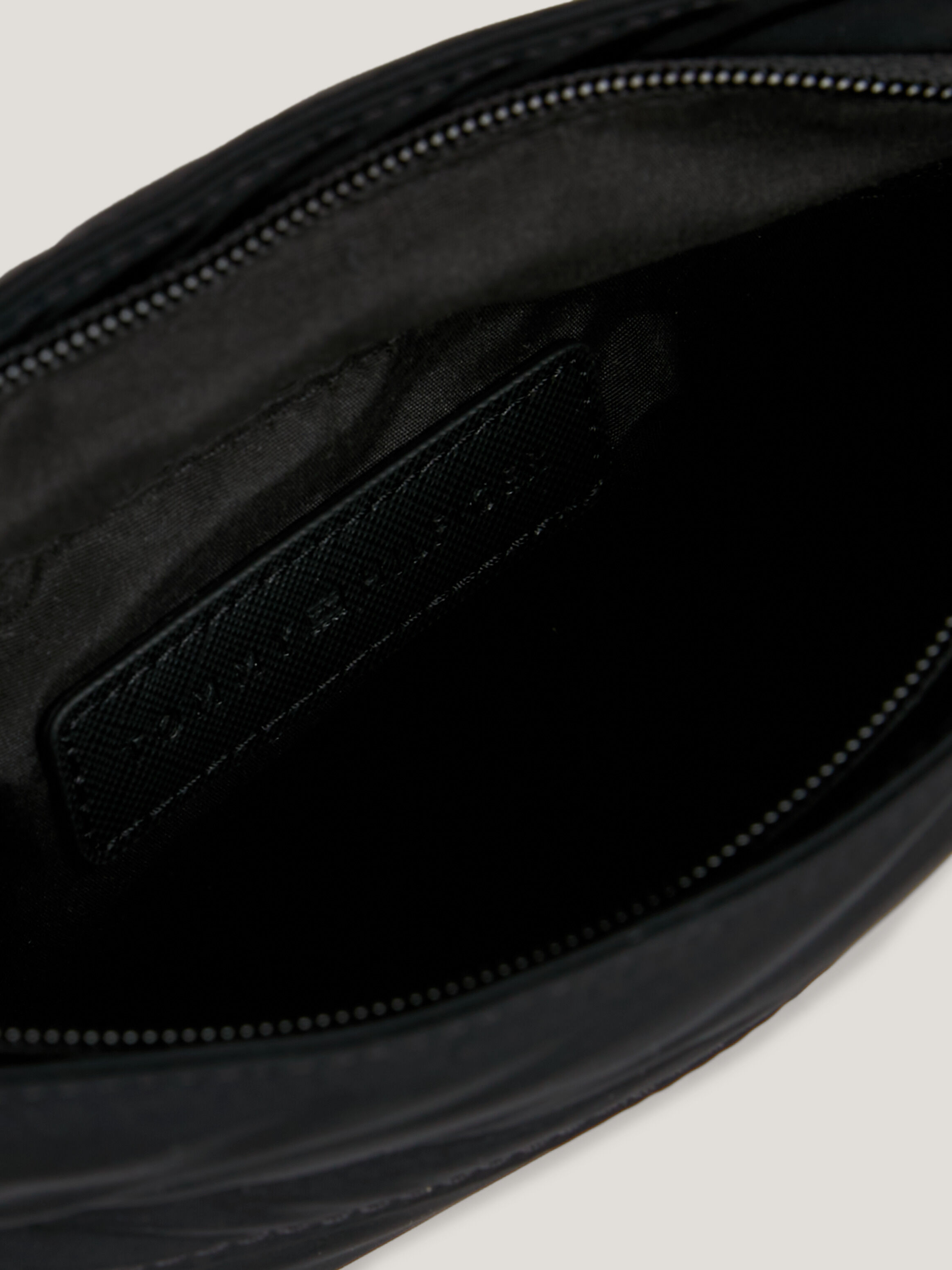 Tommy hilfiger mens crossbody bag discount