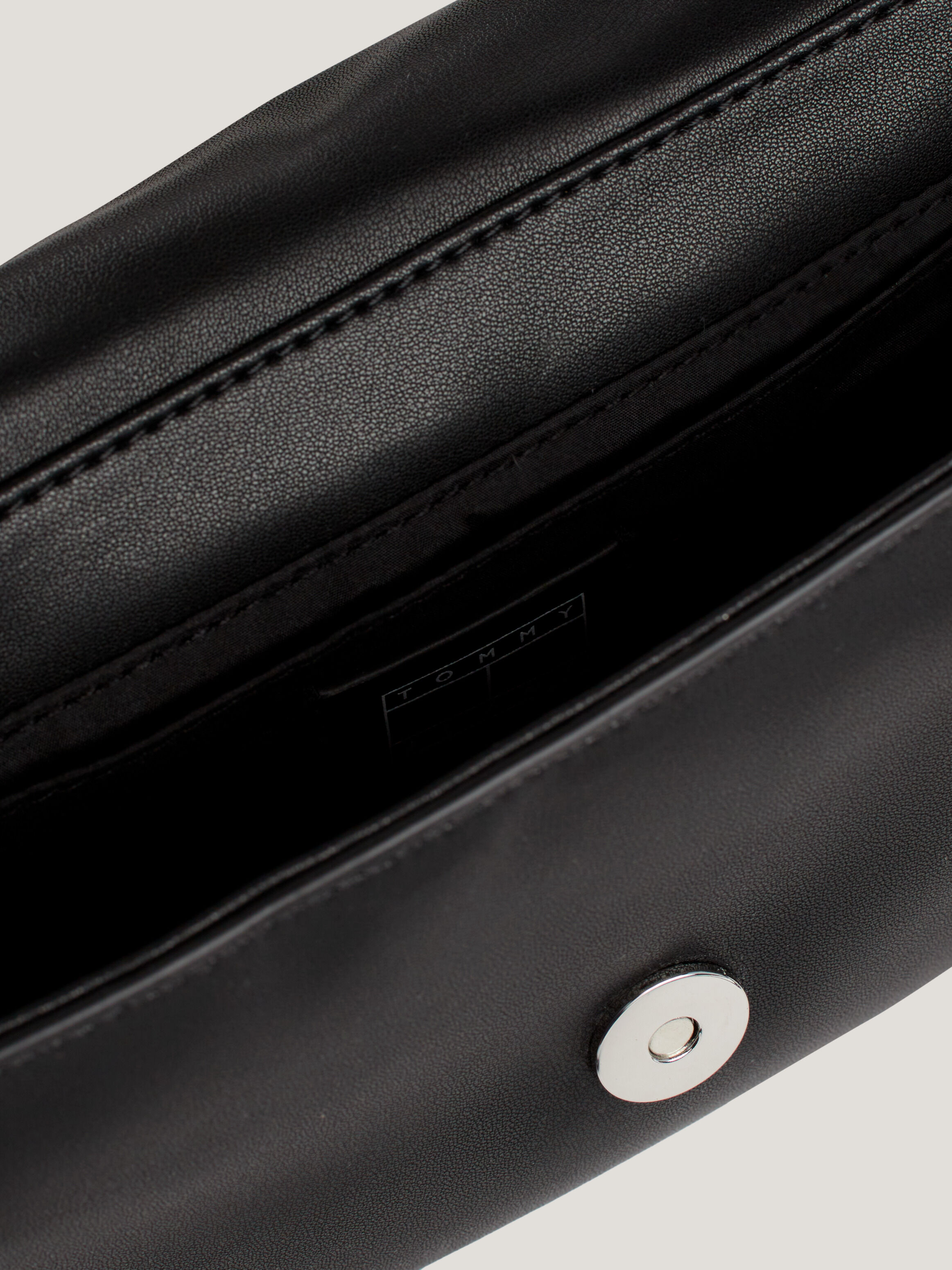 Tommy hilfiger 2024 black bag
