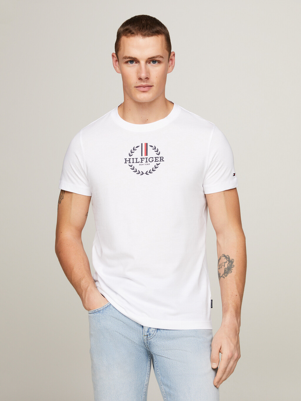 Global Stripe Archive 徽章Logo修身 T 恤, White, hi-res