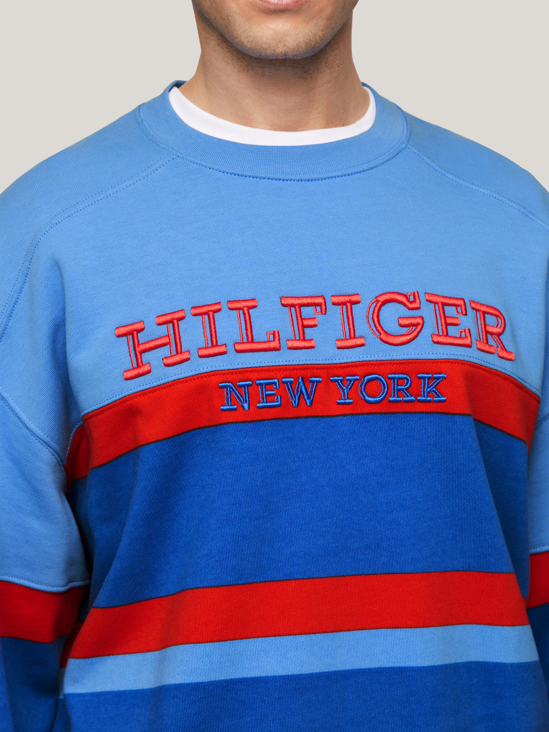 Tommy hilfiger everest logo sweatshirt hot sale