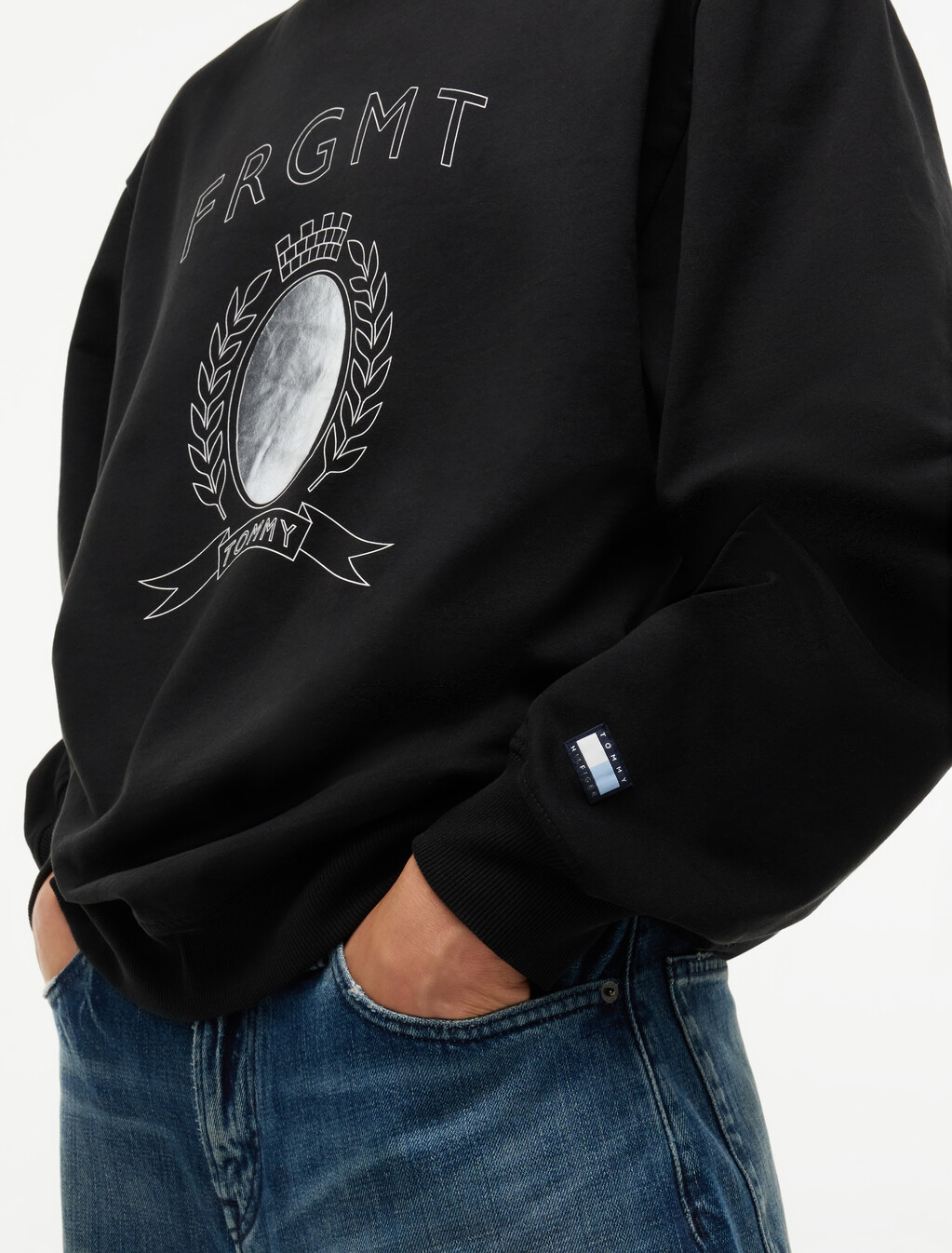 Crest Logo Crew Neck Sweatshirt, Black, hi-res