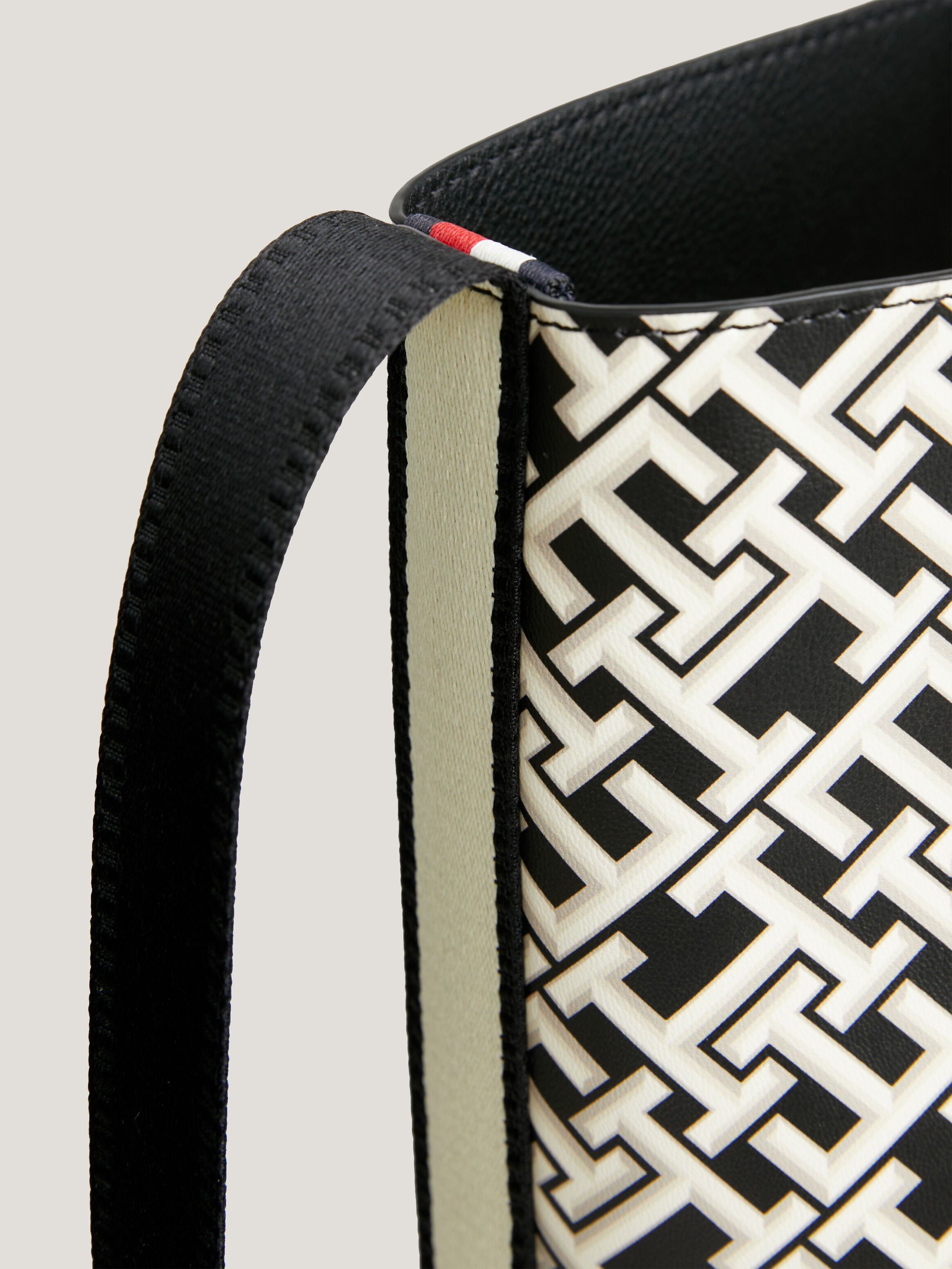 Iconic TH Monogram Tote black Tommy Hilfiger Taiwan