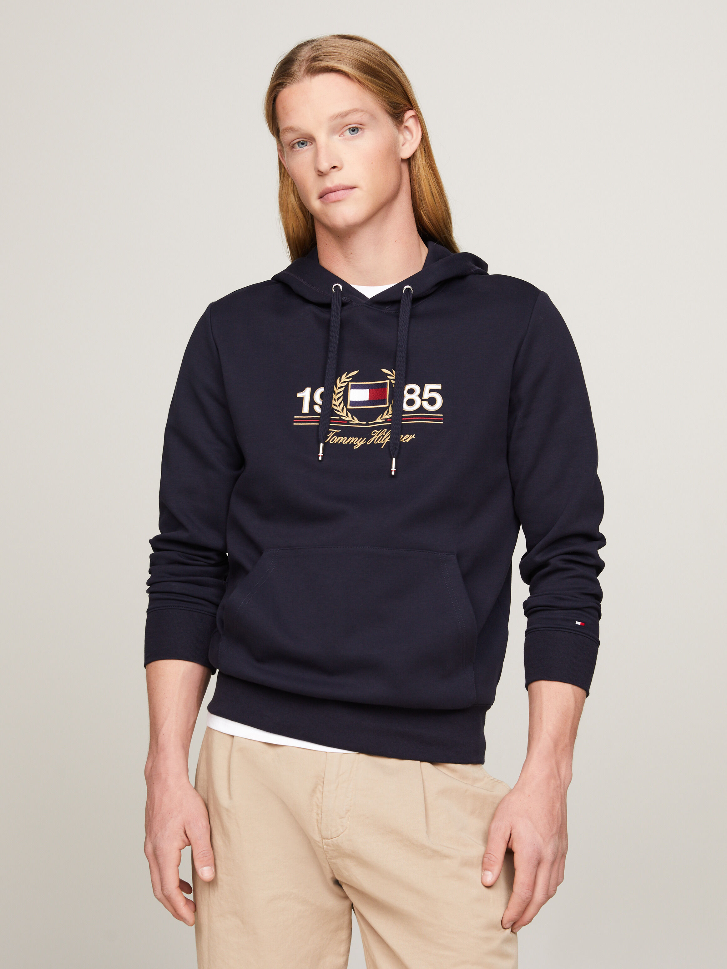 Tommy hilfiger discount chest logo hoodie