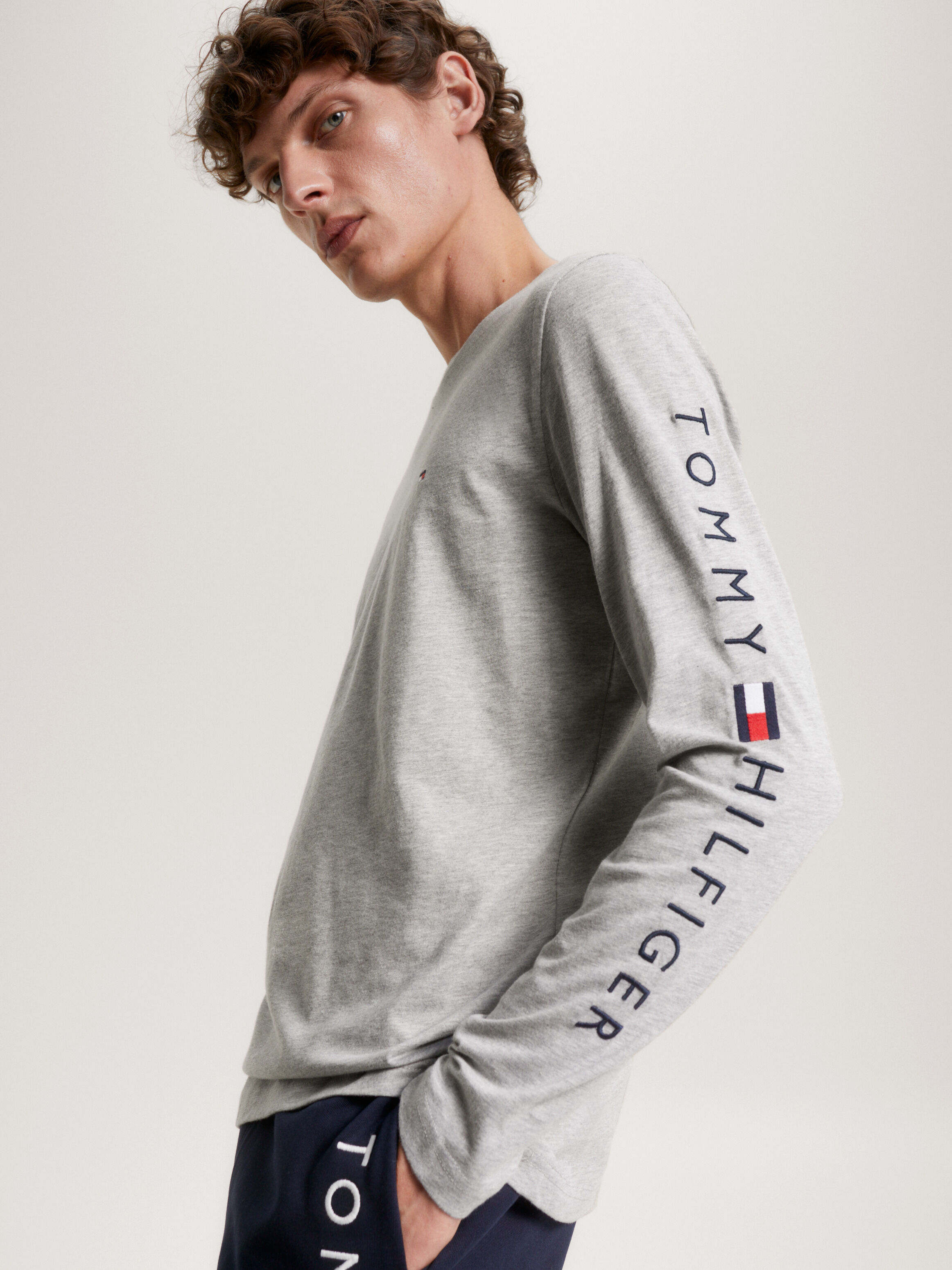 Tommy hilfiger logo long sleeve tee sale