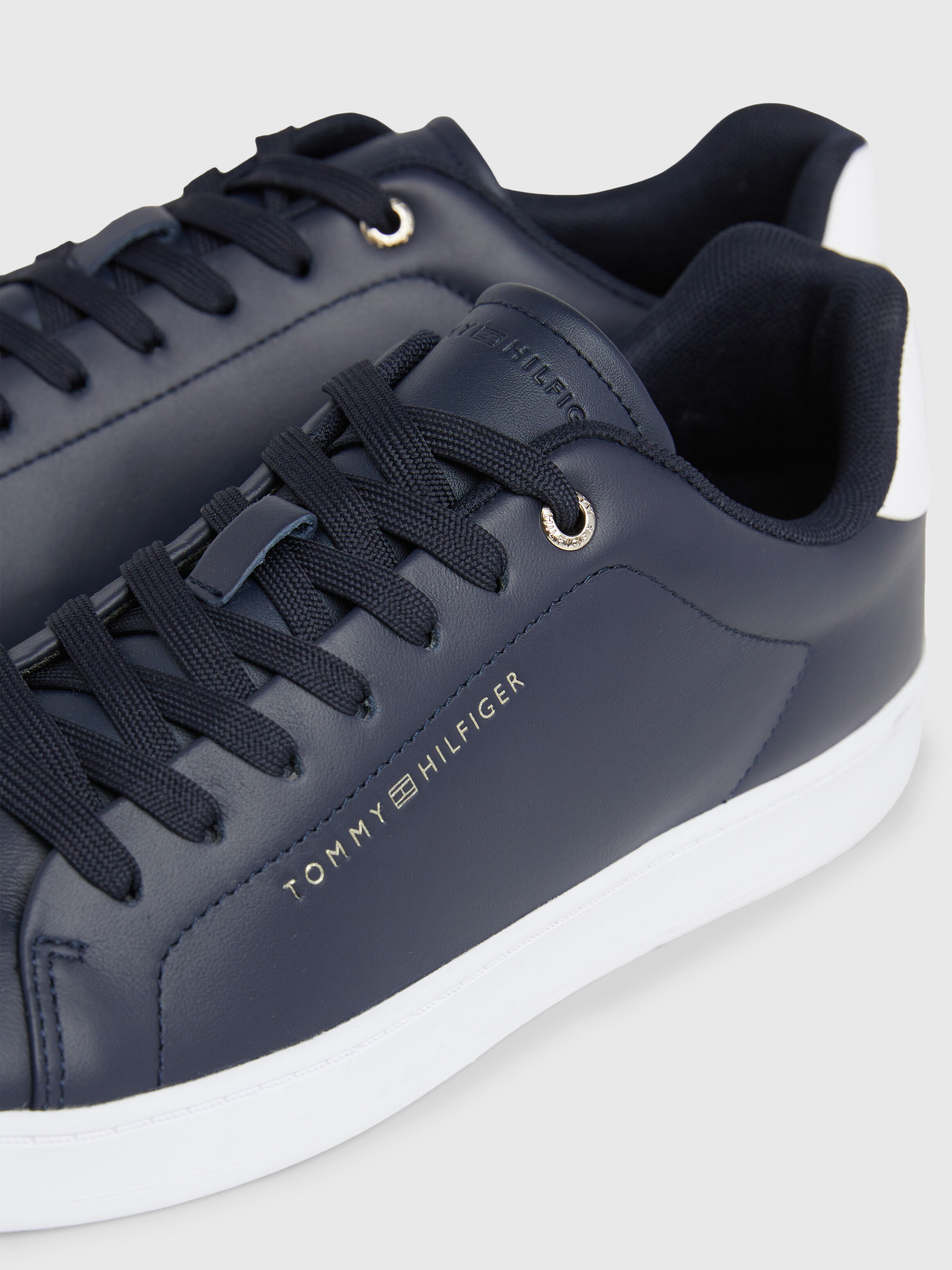Tessuti tommy hotsell hilfiger trainers