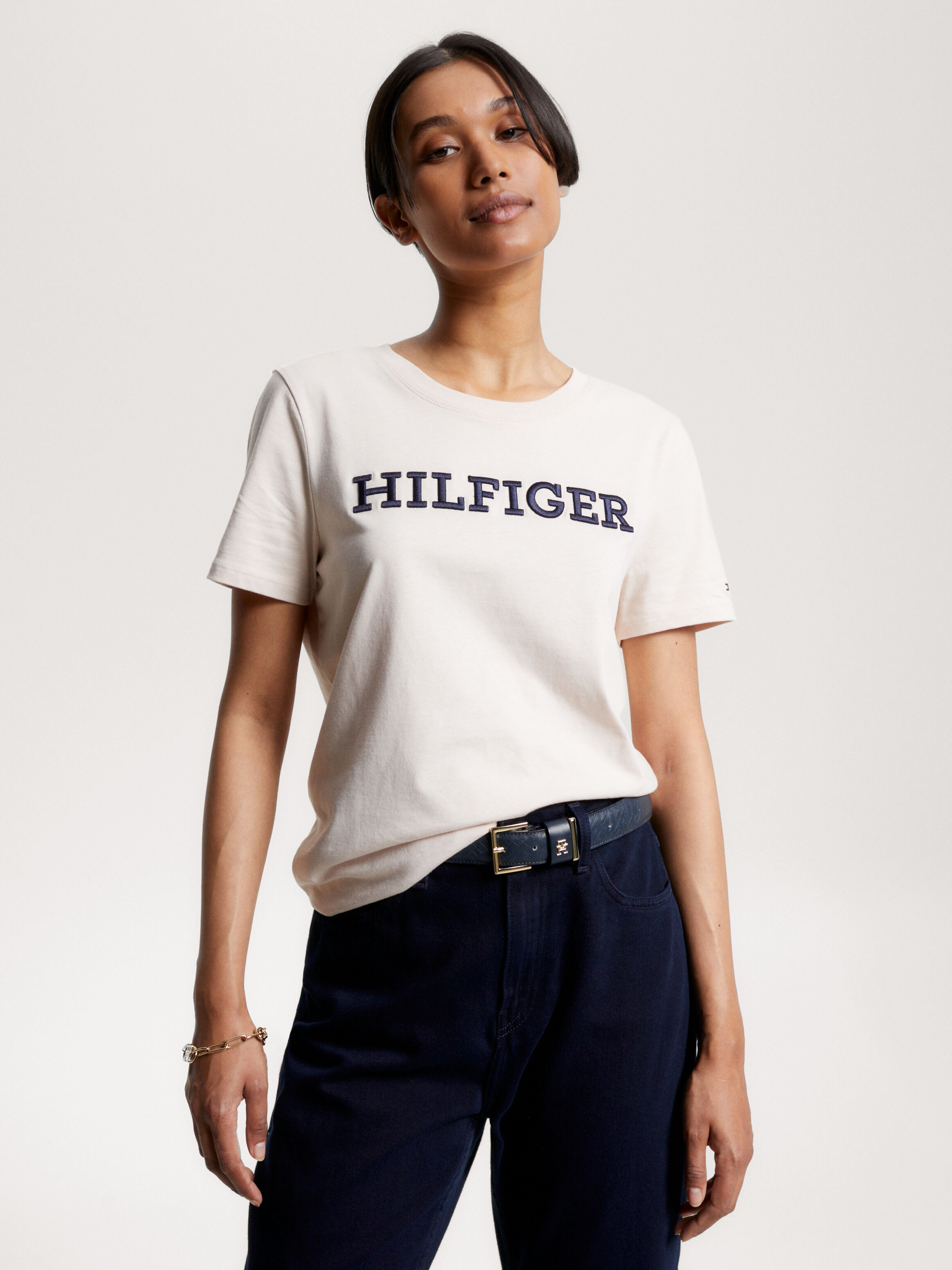 Tommy jeans hotsell embroidered logo tee