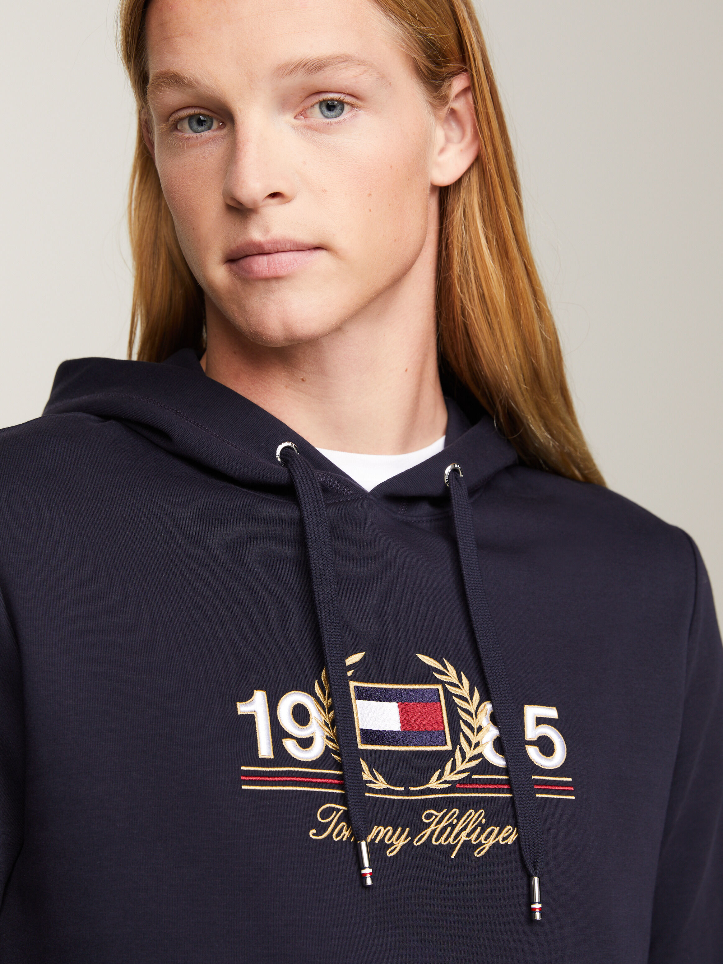 Tommy hilfiger online chest logo hoodie