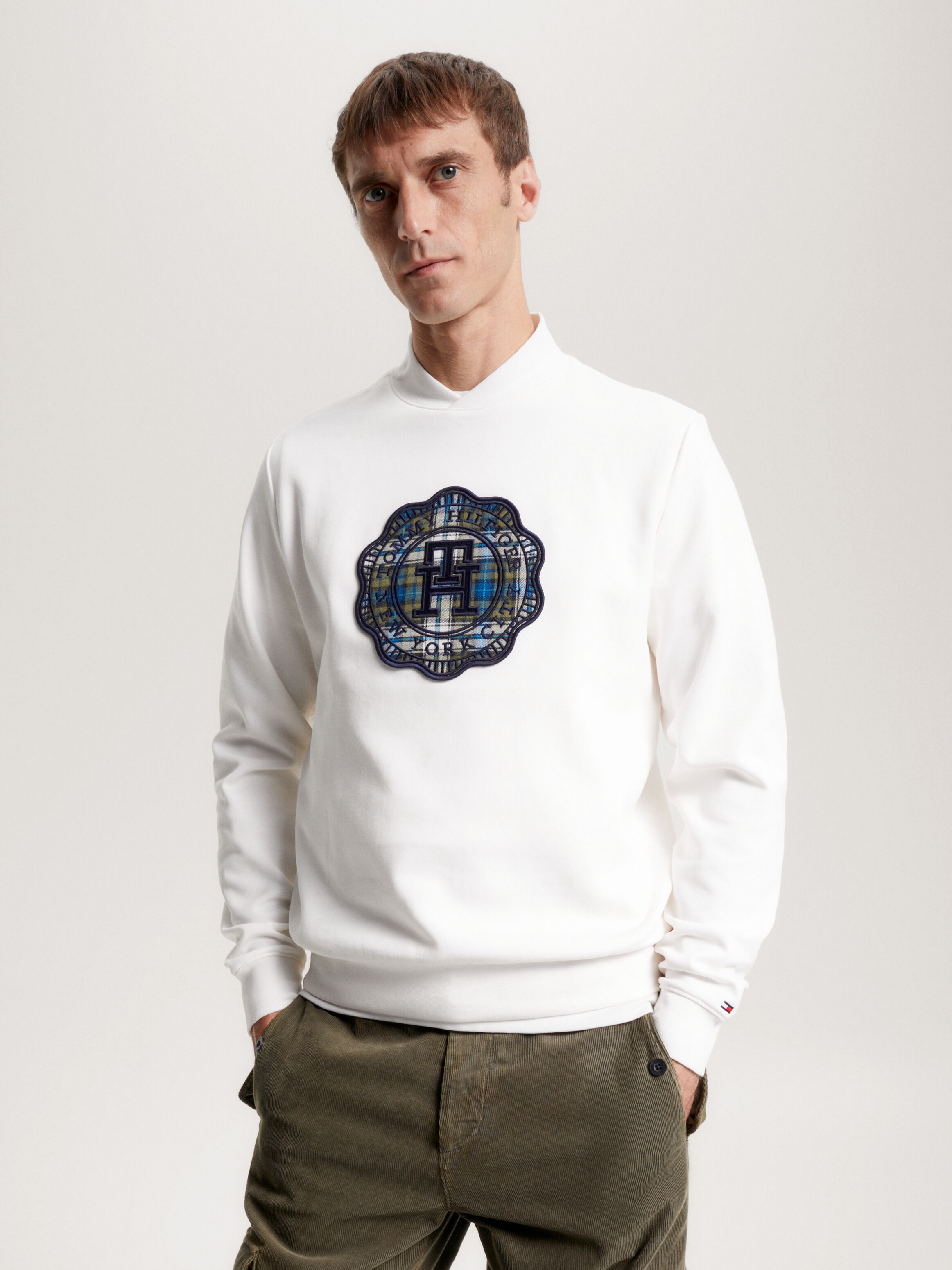 Tommy hilfiger cheap everest logo sweatshirt