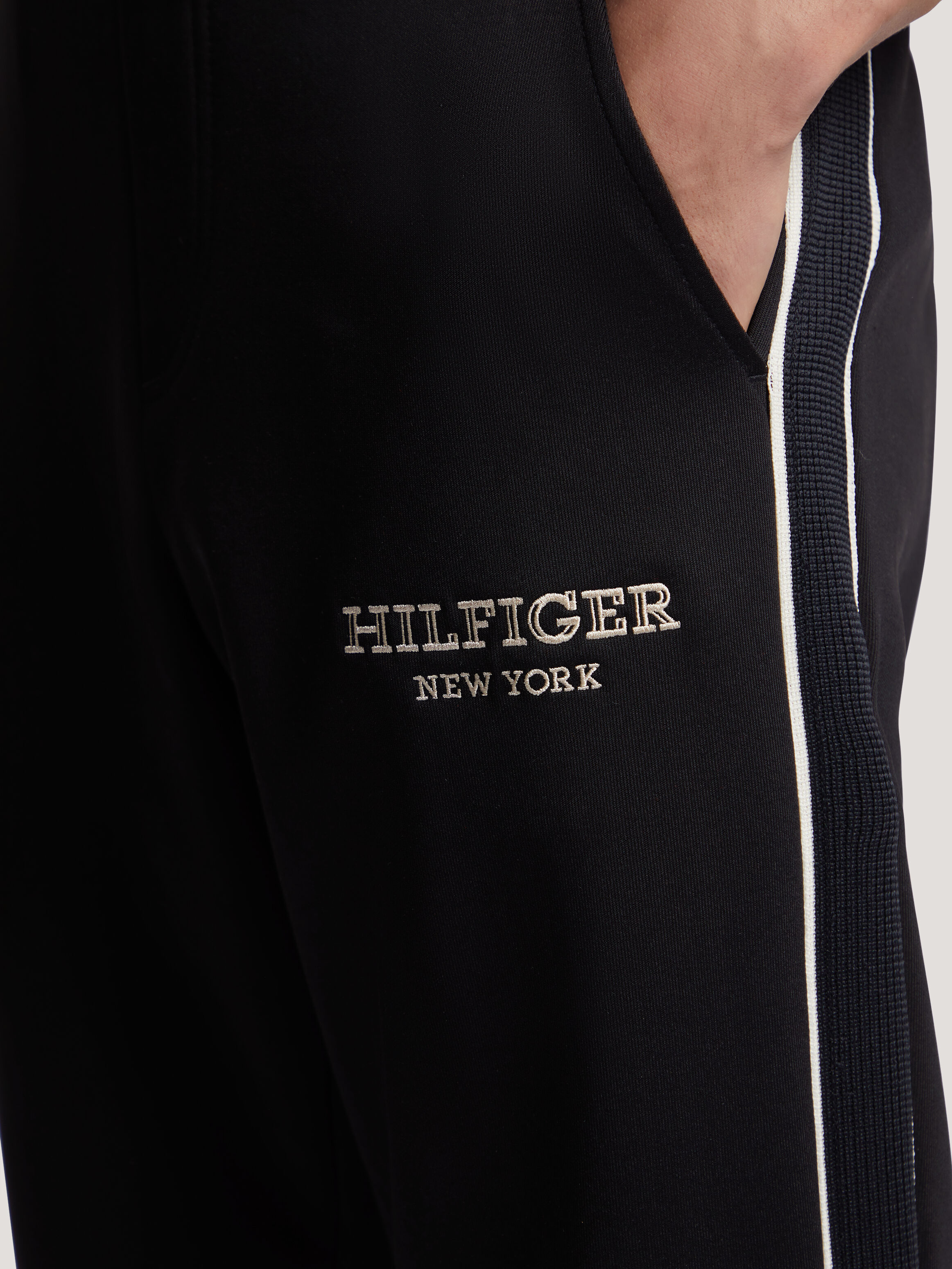 Tommy hilfiger tapered hotsell sweatpants