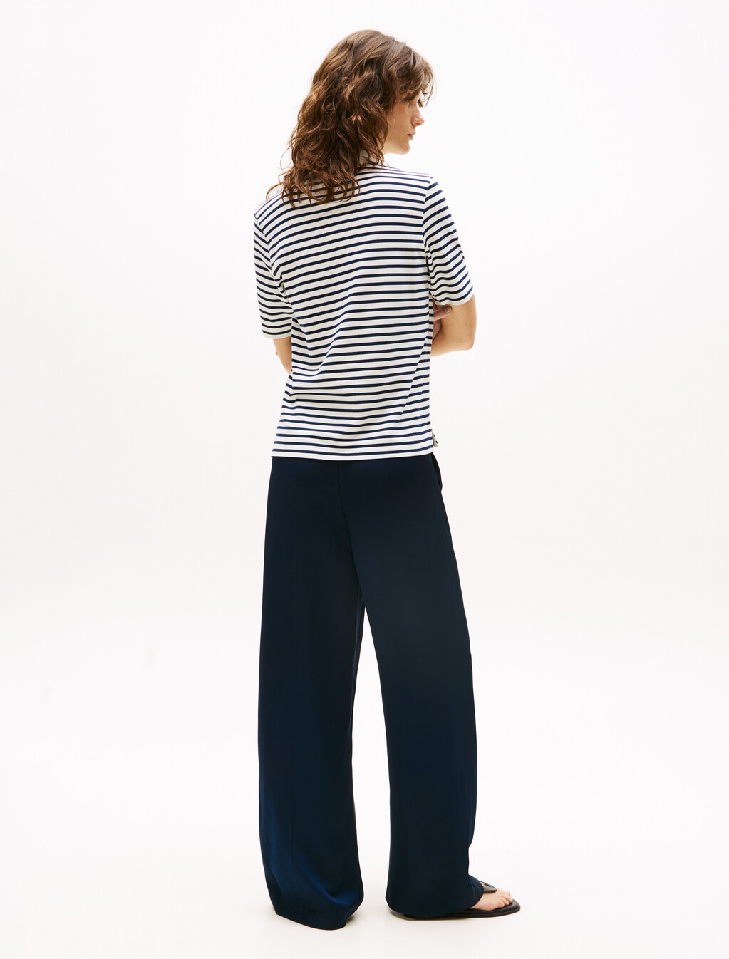 SCRPT RG FT S/S PLIvry Ptl/ Drk N, Ivory Petal/ Dark N Navy Placed Stp, hi-res