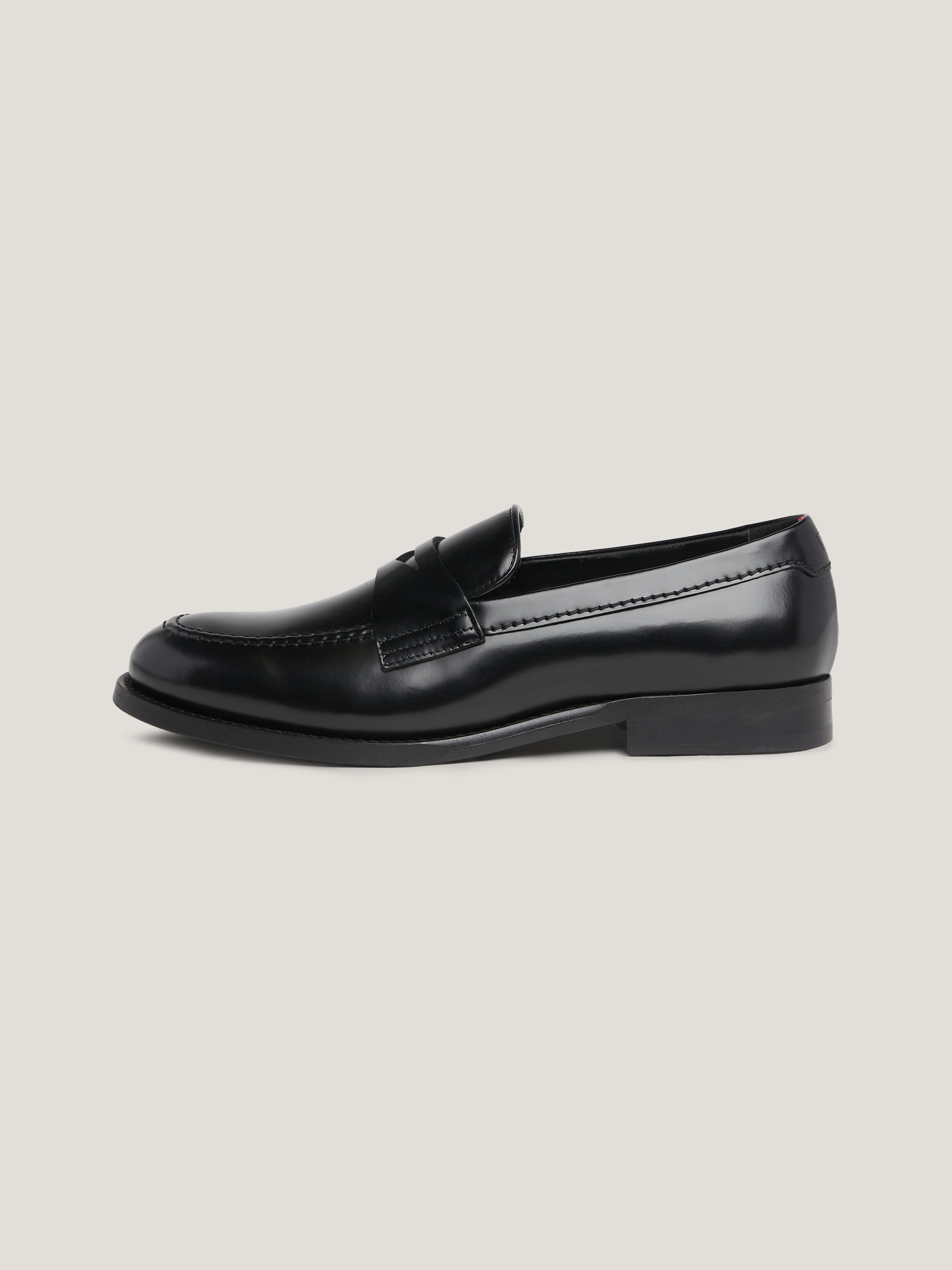Tommy hilfiger men's new arrivals garvie loafer