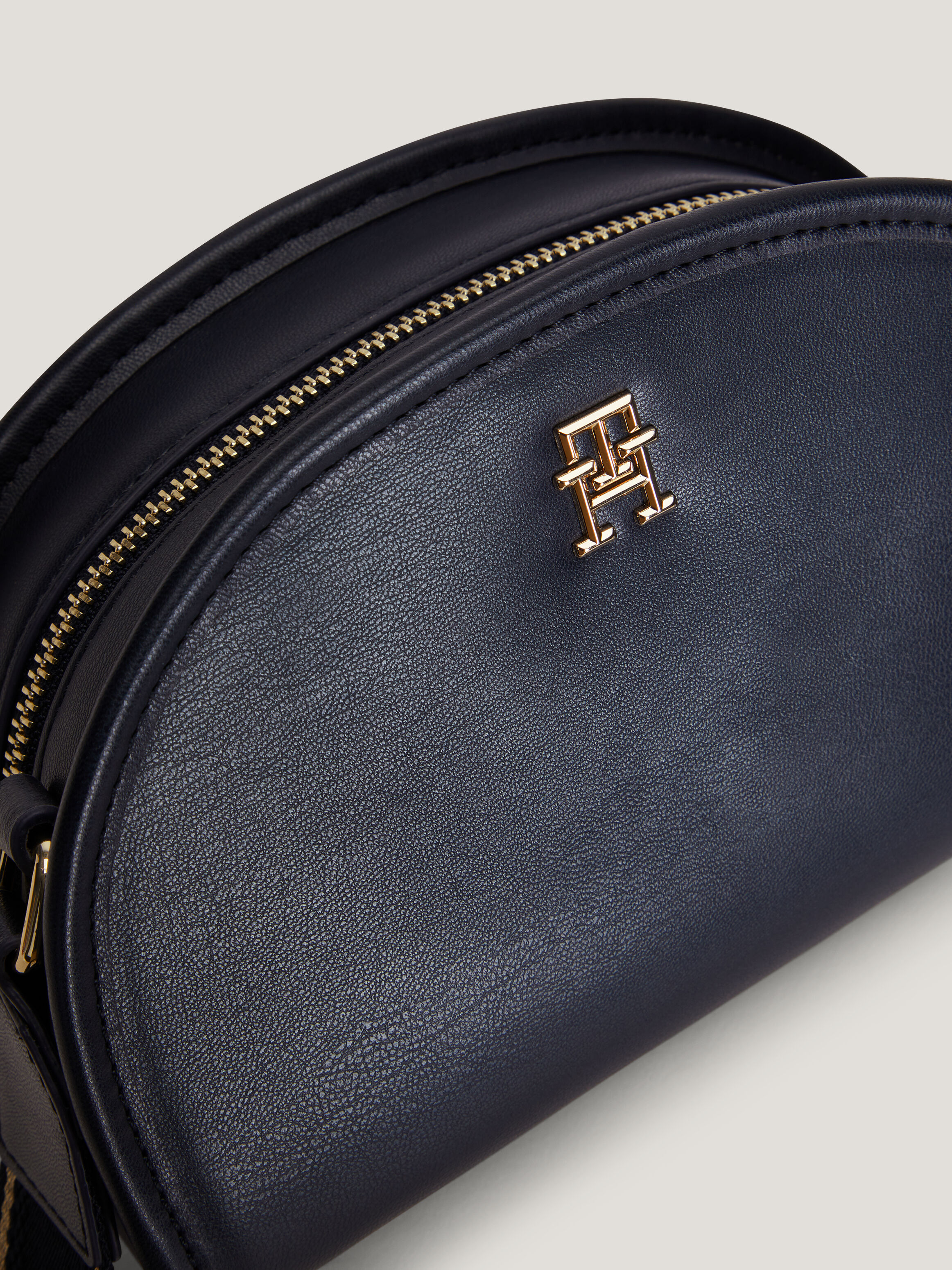 Tommy jeans best sale side bag