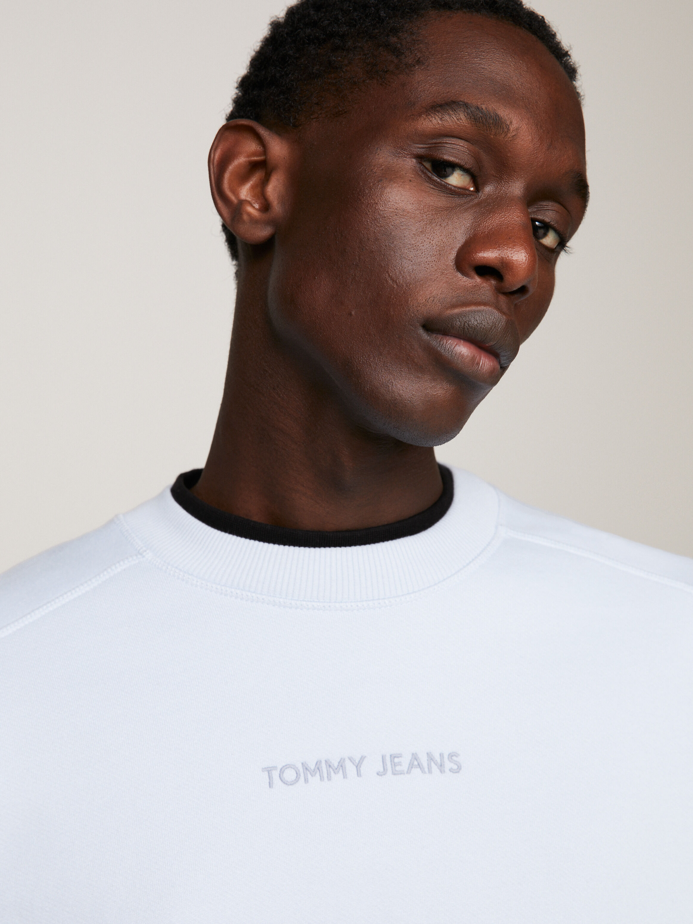 Tommy jeans hotsell crew sweatshirt