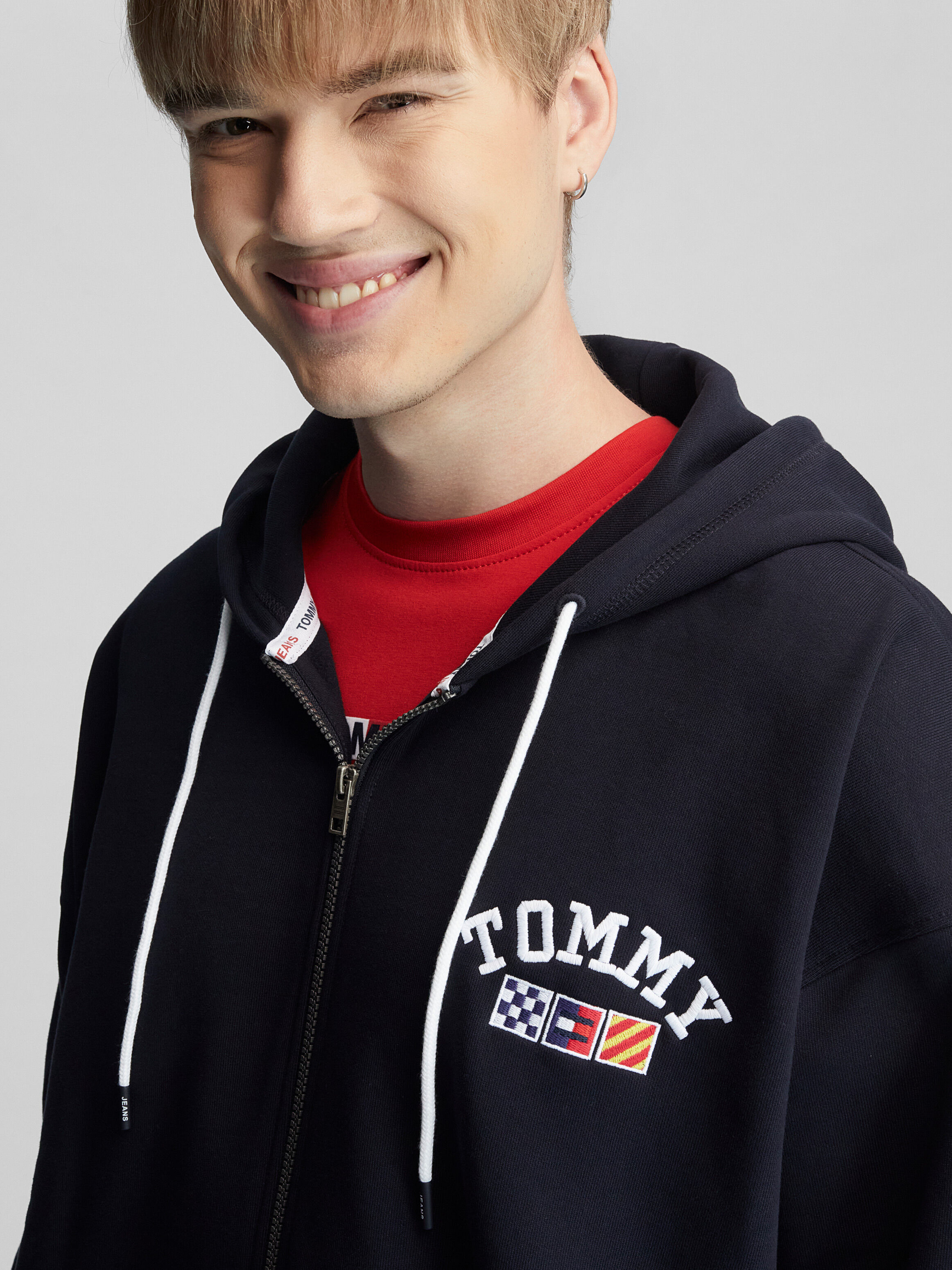 Tommy jeans clearance hoodie logo