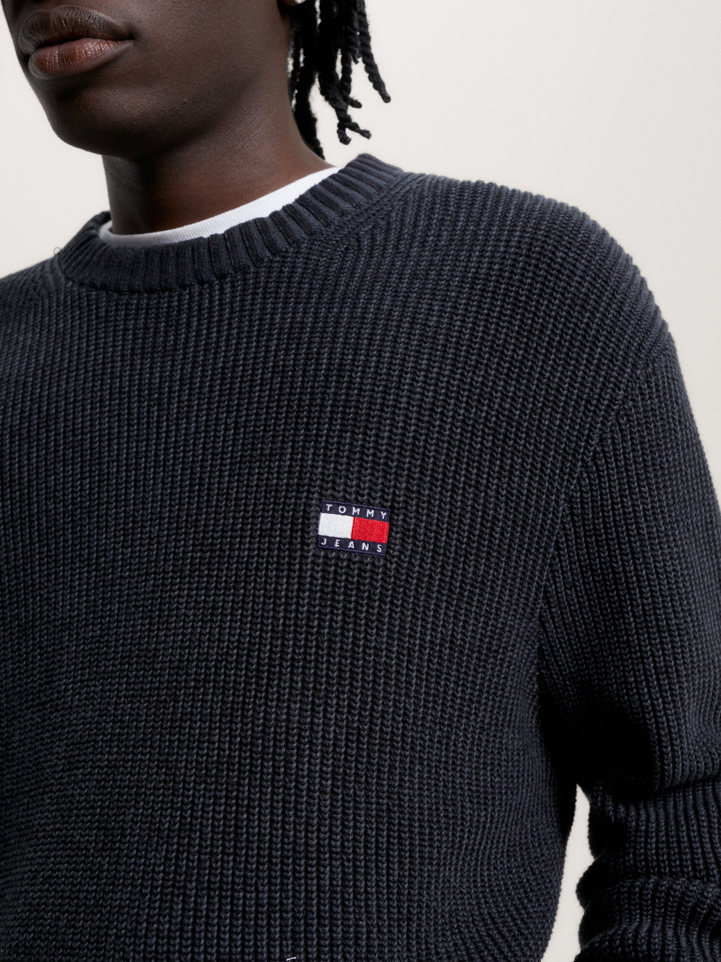 Tommy jeans black jumper hot sale