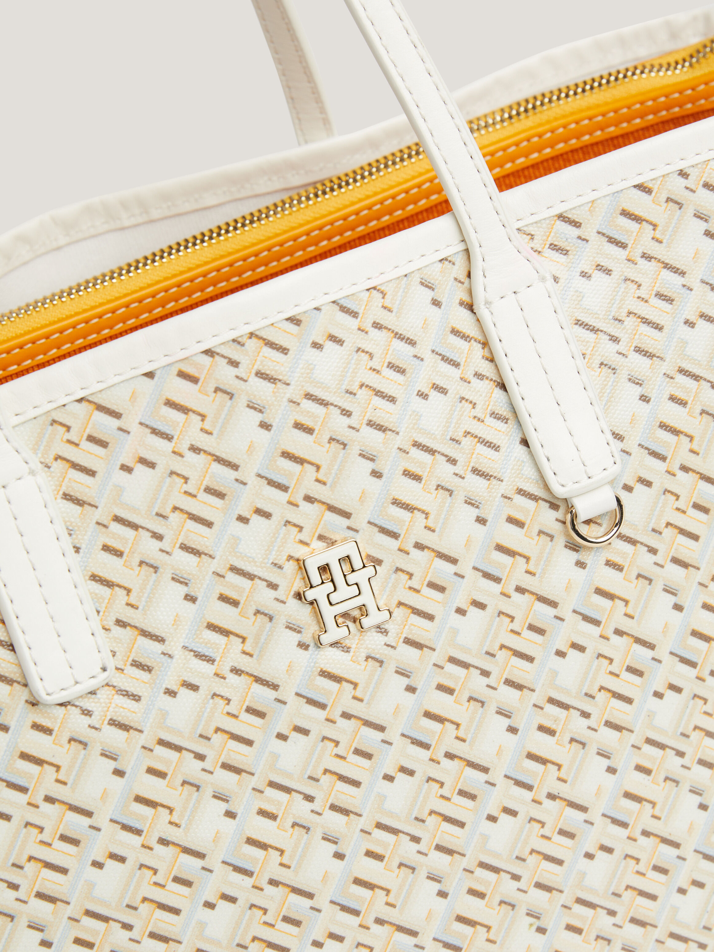 Tommy outlet cares tote