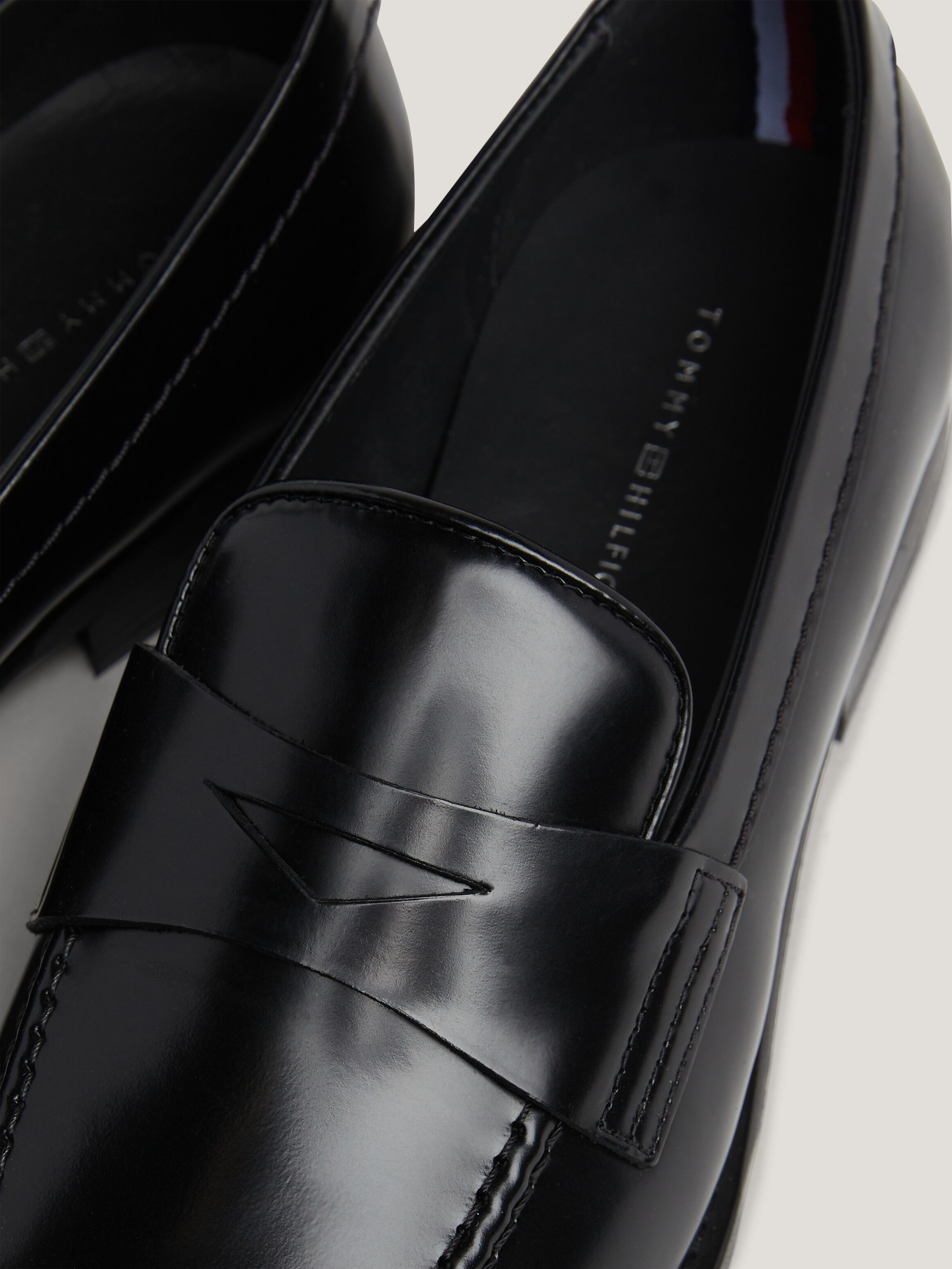 Tommy hilfiger men's garvie loafer shop