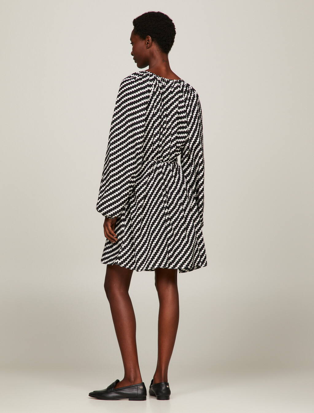 鋸齒狀印花寬鬆及膝洋裝, Zig Zag Print/ Whte Base, hi-res