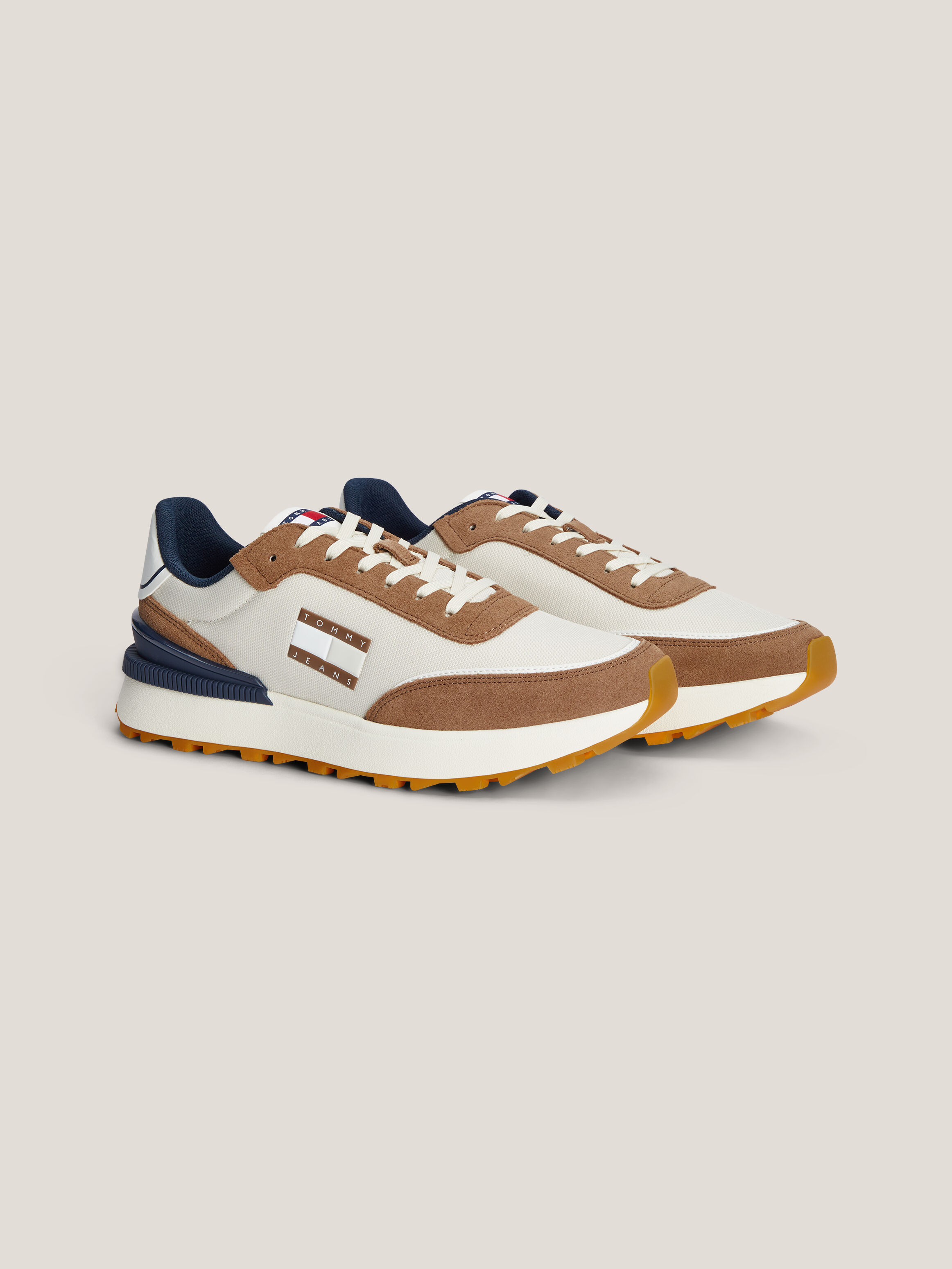 Dw trainers sale sale
