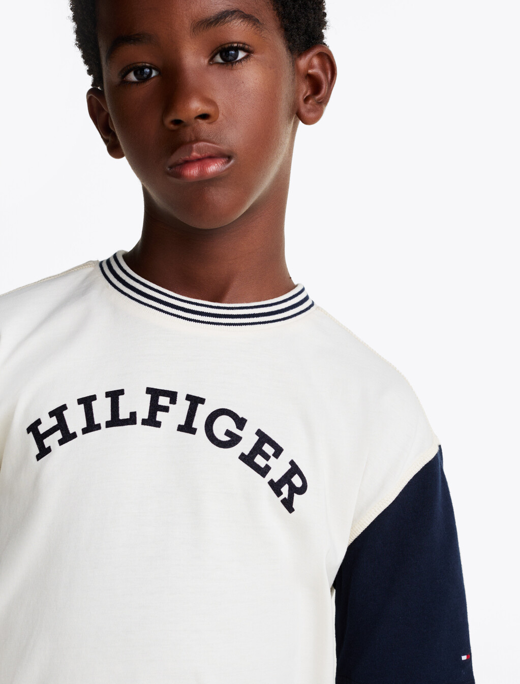 Hilfiger Monotype 植絨標誌 T 恤, Calico / Dark Night Navy, hi-res