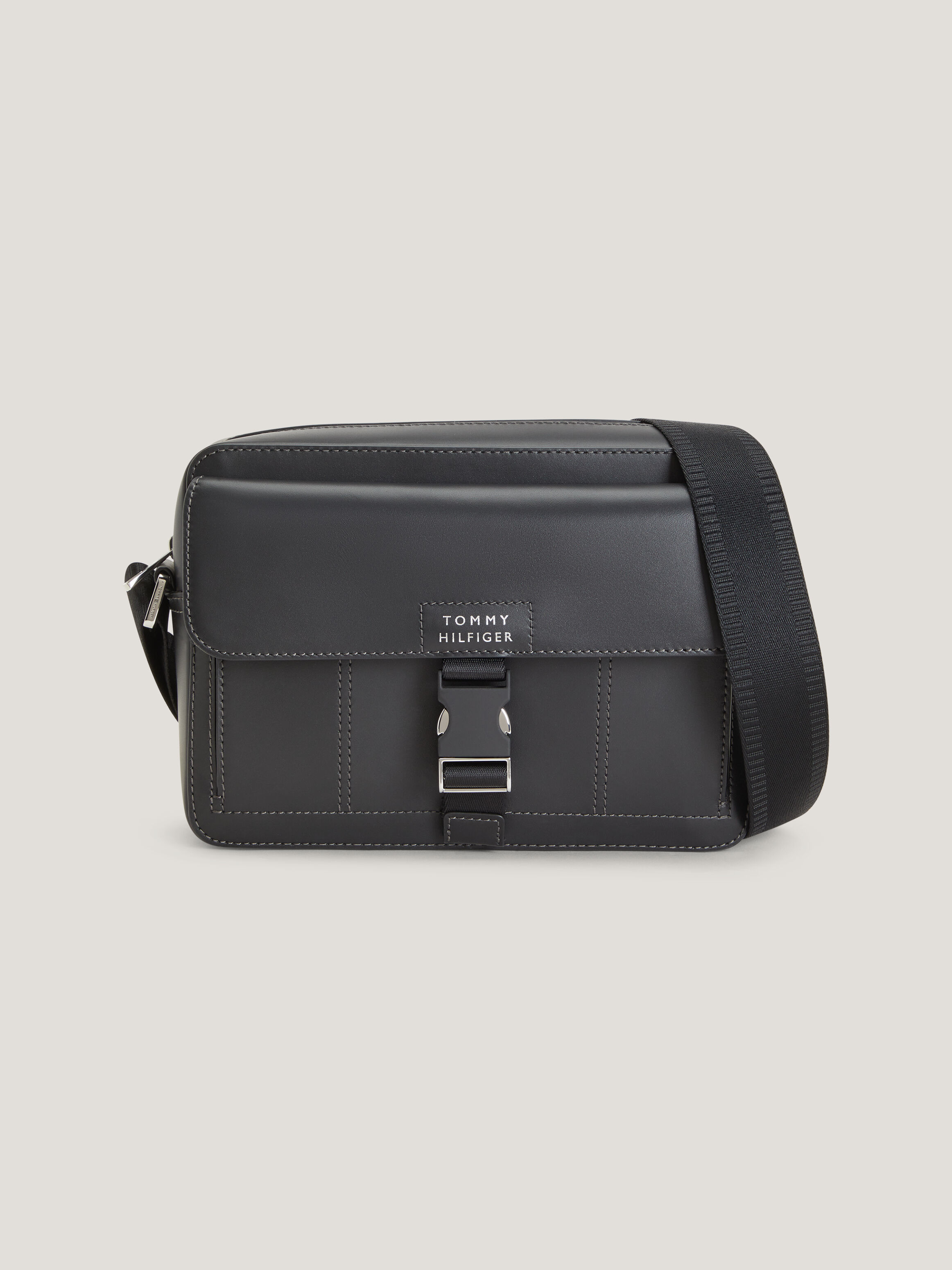 Tommy hilfiger crossbody best sale mens