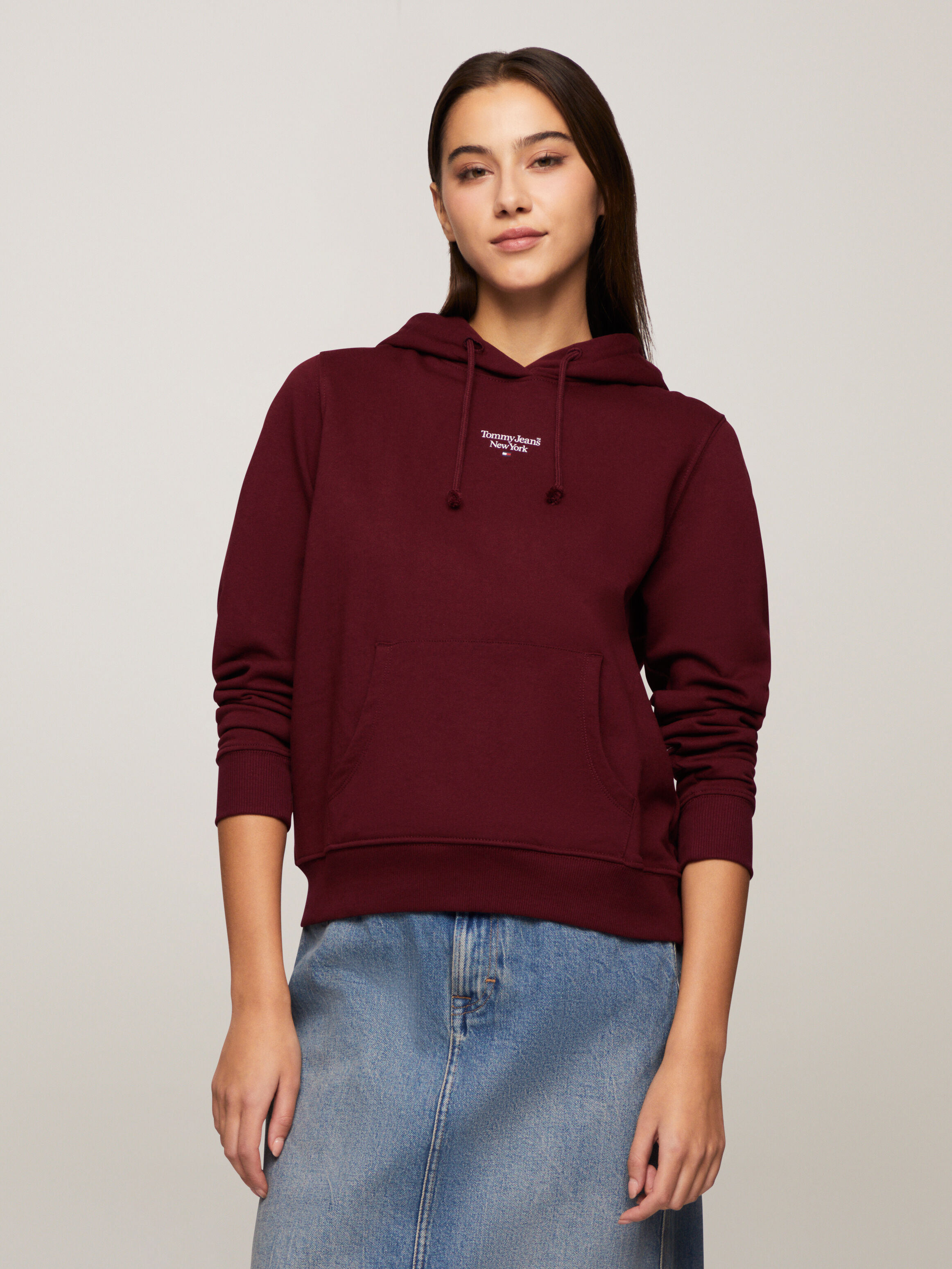 Tommy jeans essential logo hoodie new arrivals