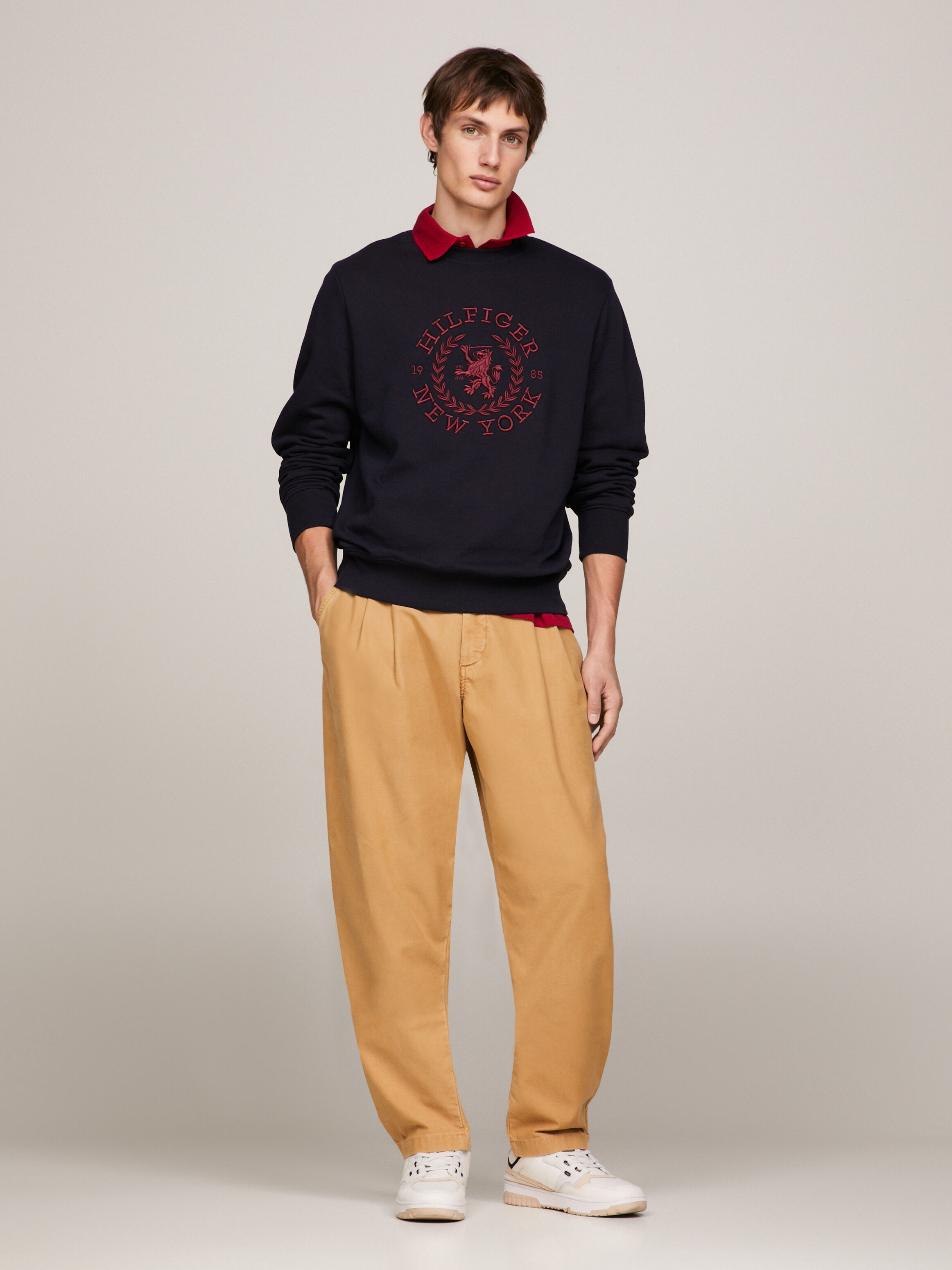 Tommy jeans crest crew sweatshirt shop