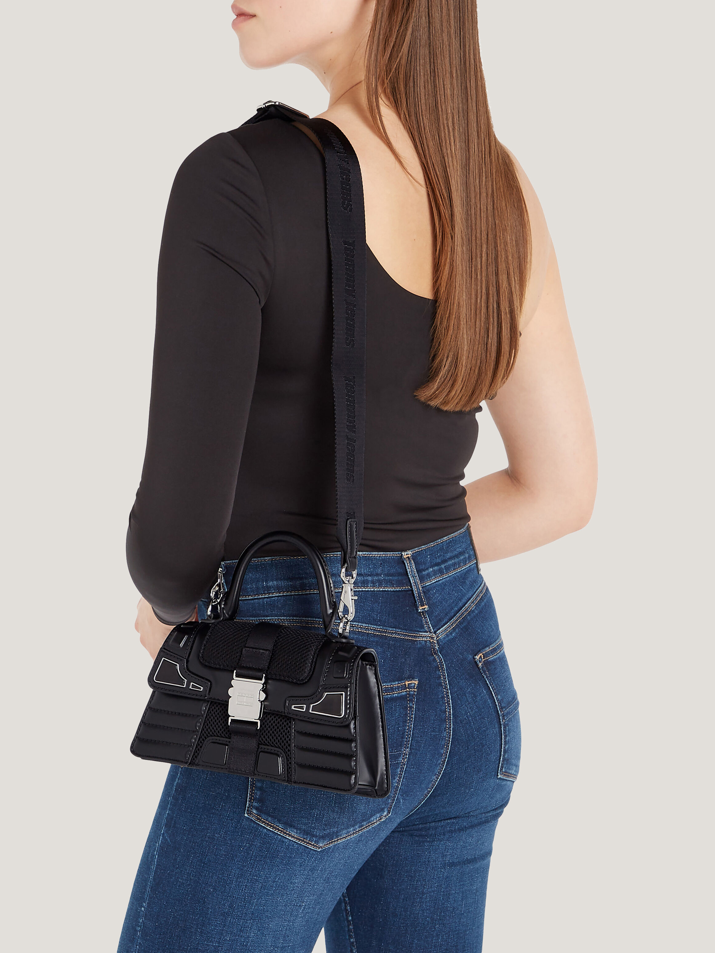 Tommy hilfiger hotsell bags online shopping