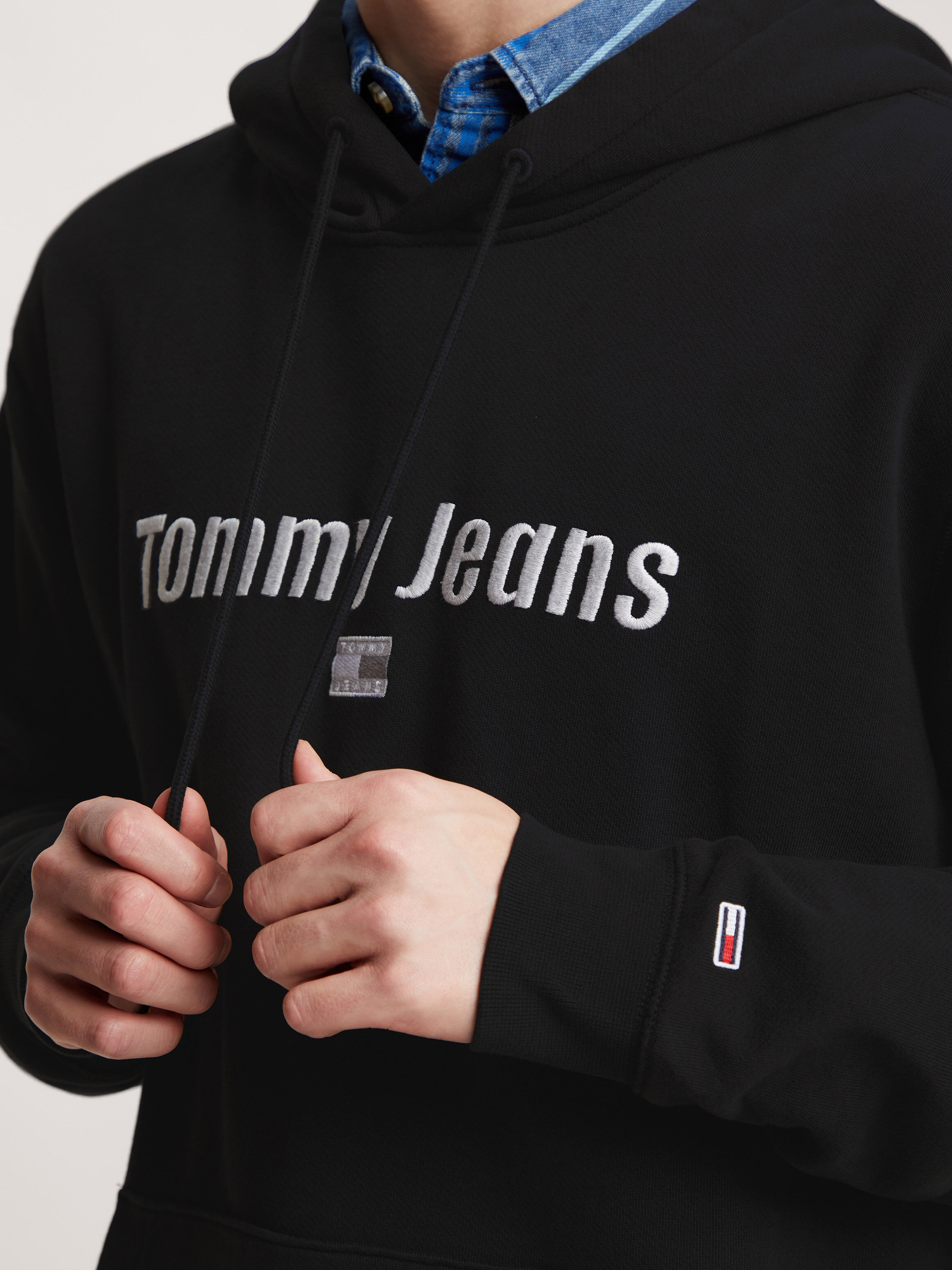 Tommy jeans clearance hoodie logo