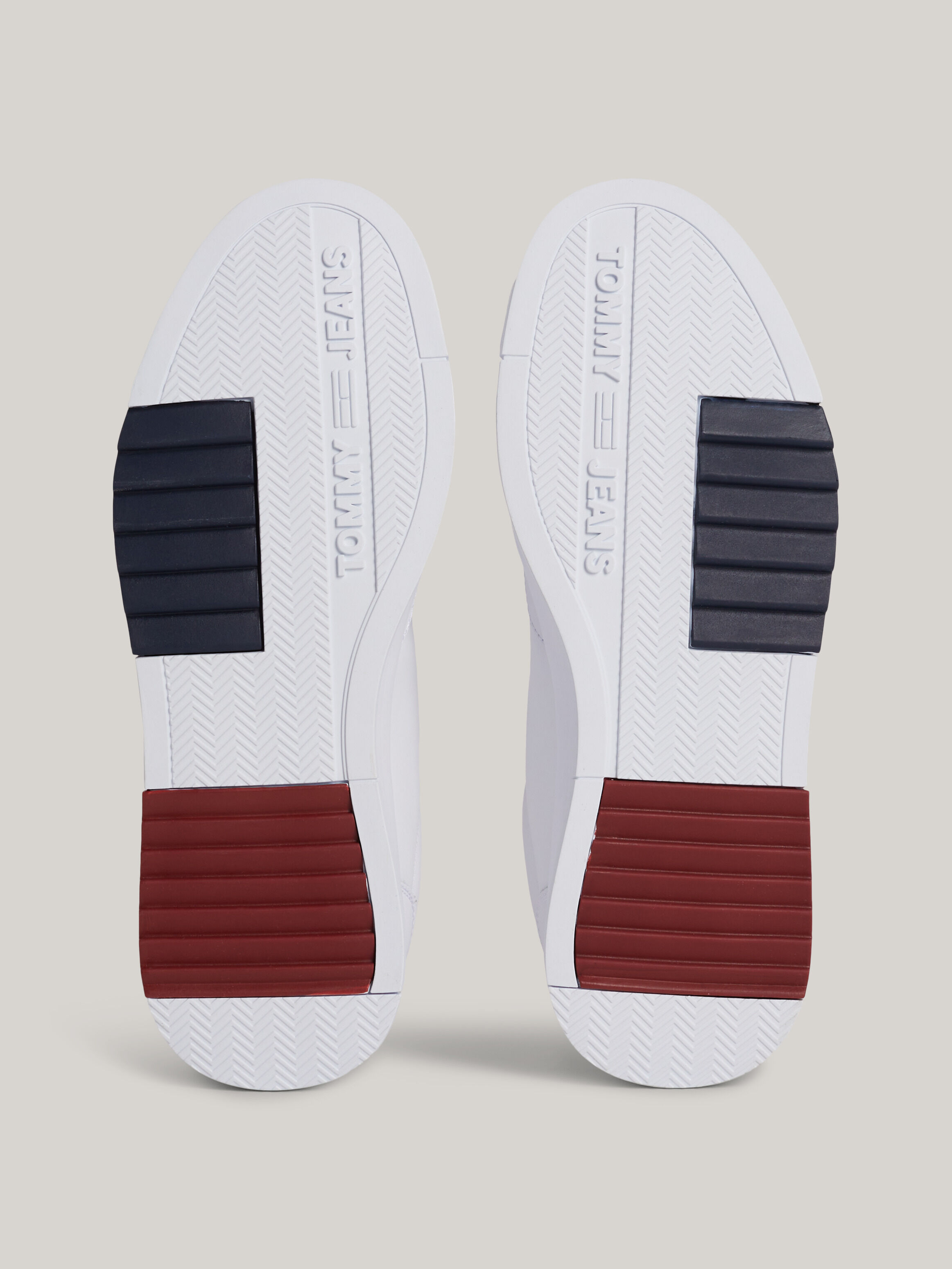 Retro Essential Leather Badge Trainers
