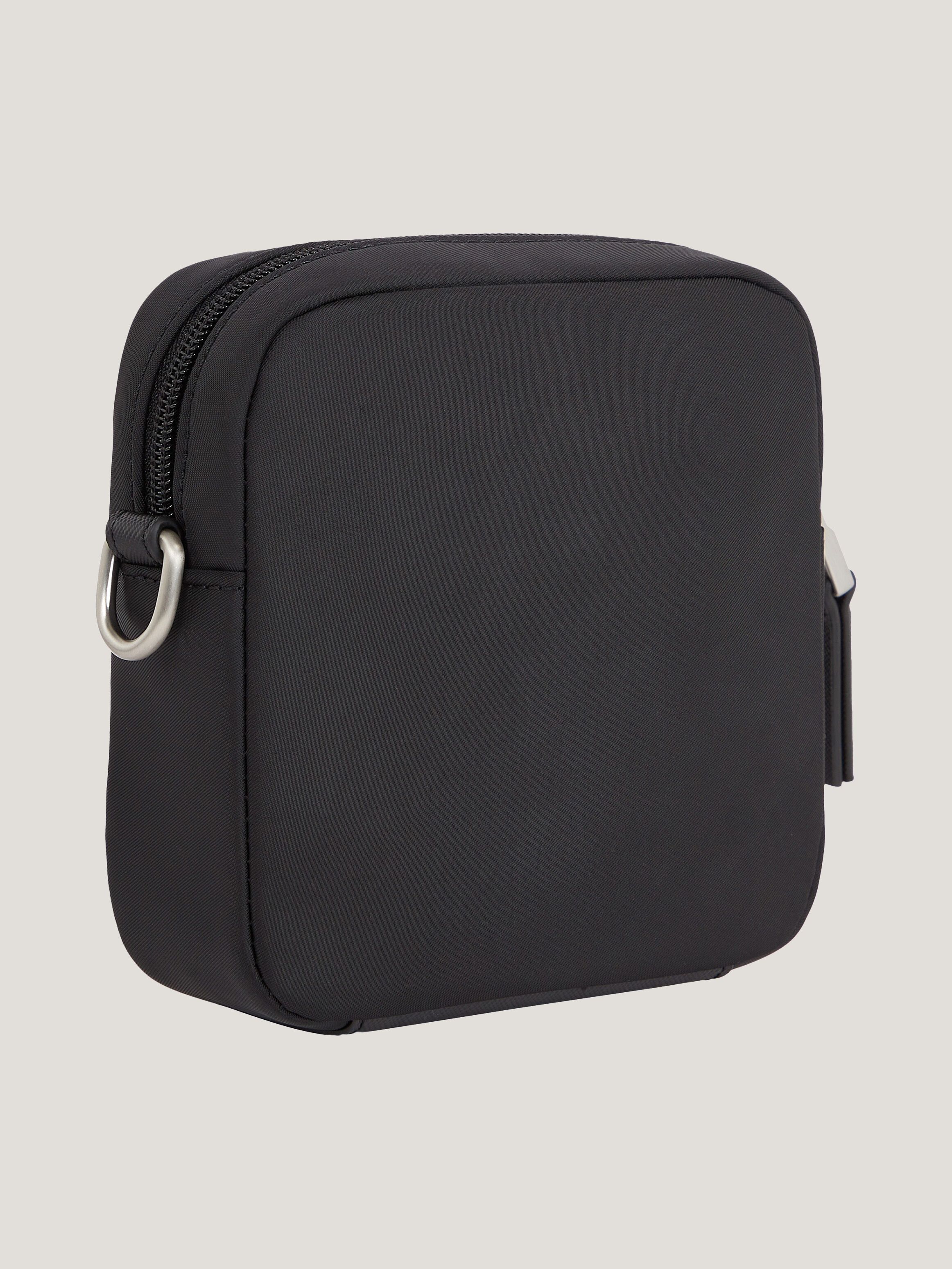 Tommy hilfiger leather best sale messenger bag