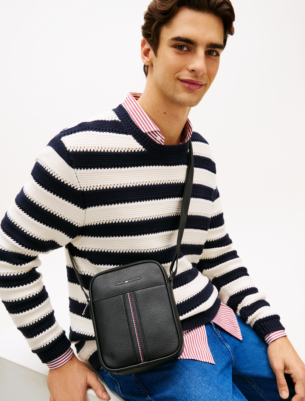 Pebble Grain Crossbody Reporter Bag, Black, hi-res