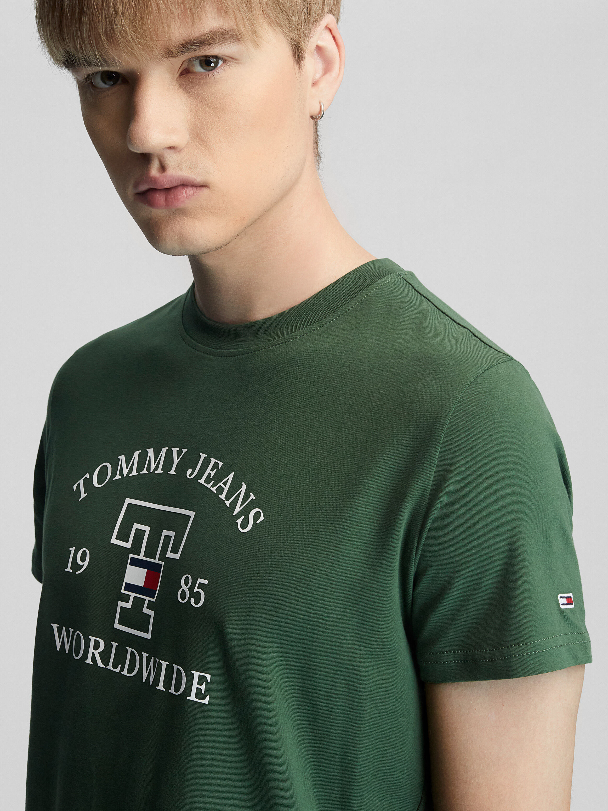 Tommy jeans clearance t shirt mens