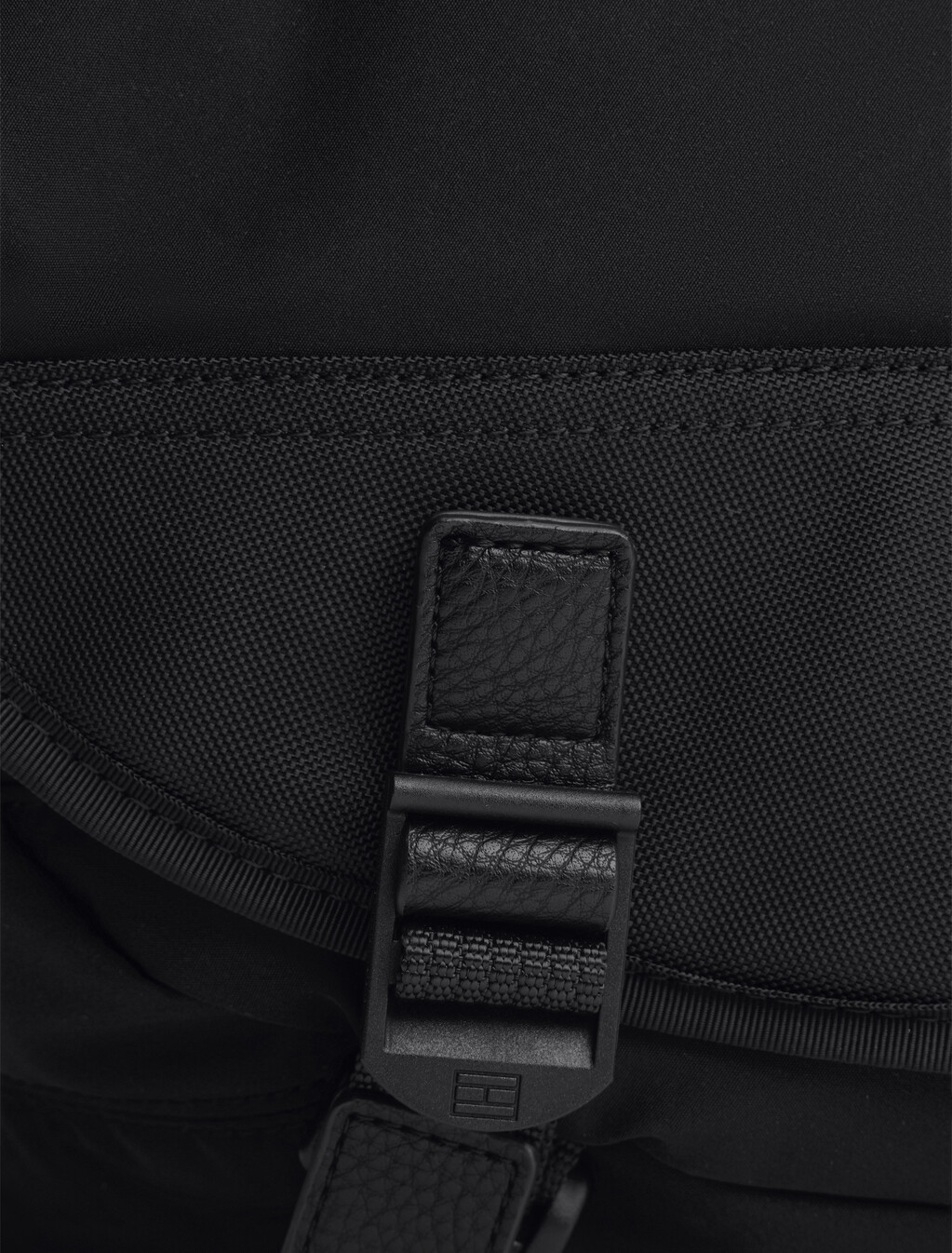 紡織標誌翻蓋信差包, Black, hi-res