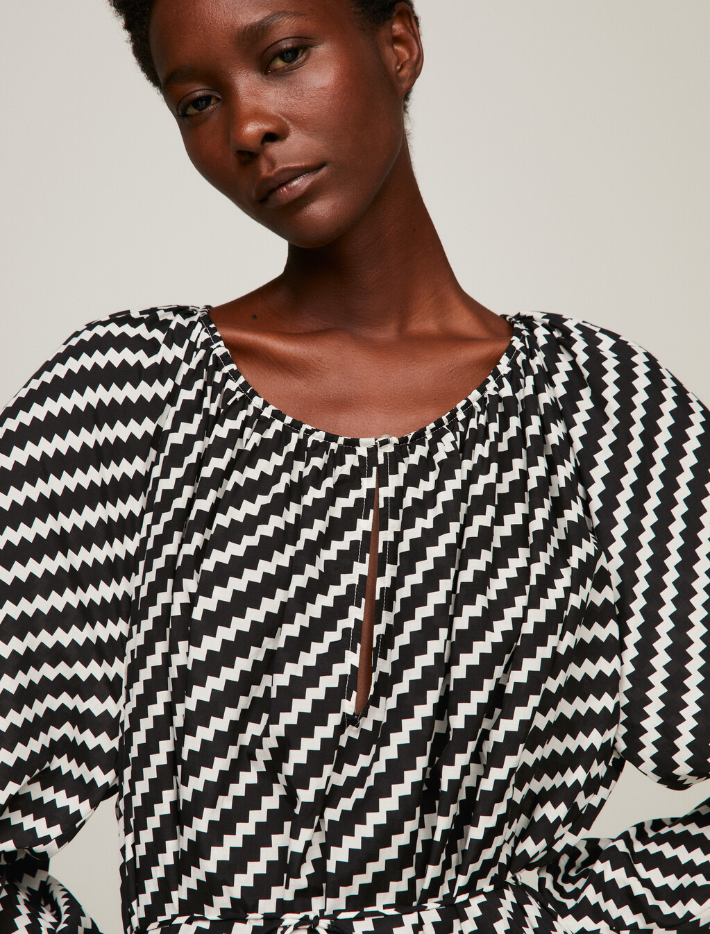 鋸齒狀印花寬鬆及膝洋裝, Zig Zag Print/ Whte Base, hi-res