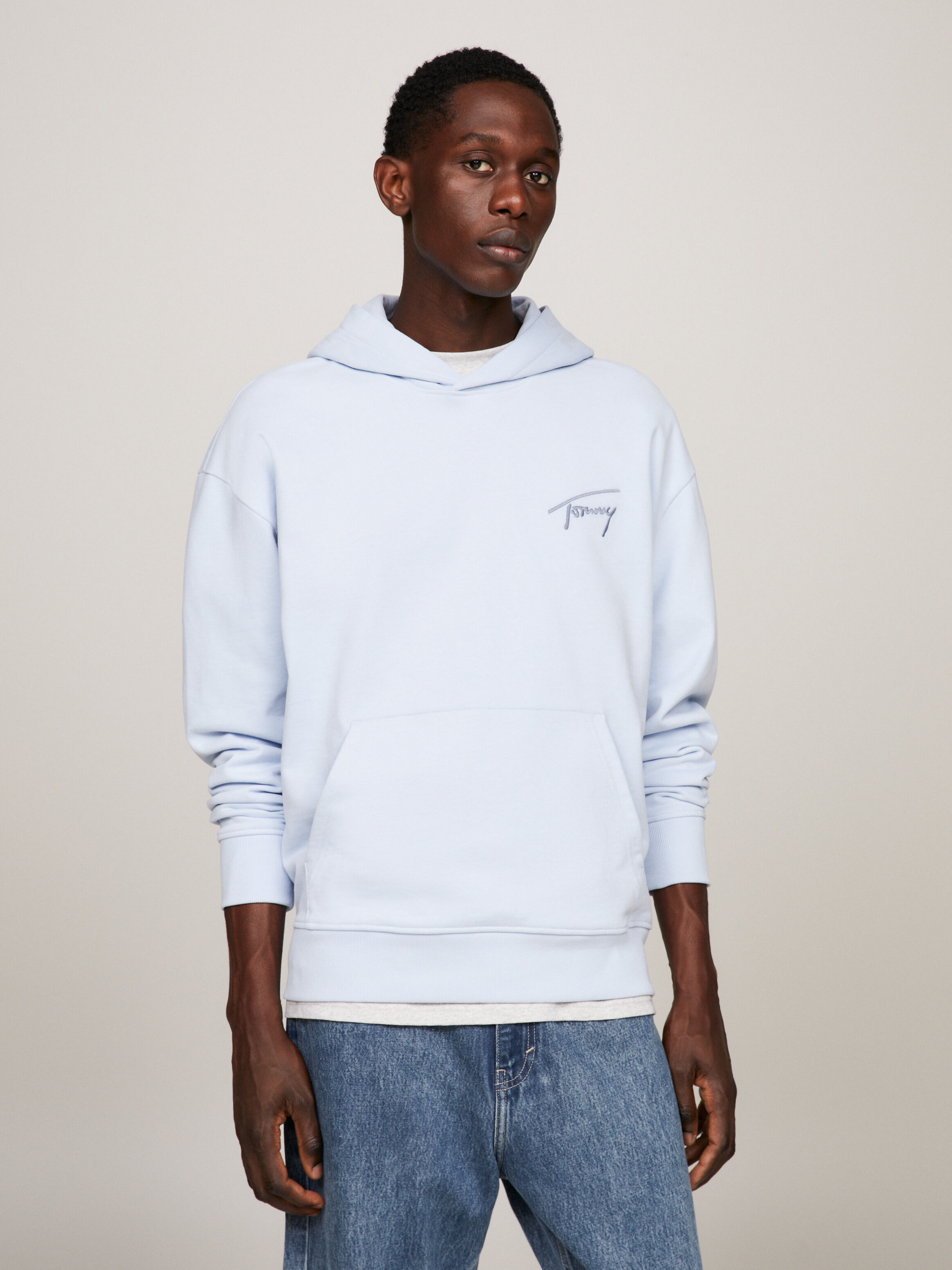 Tommy jeans clearance hoodie logo