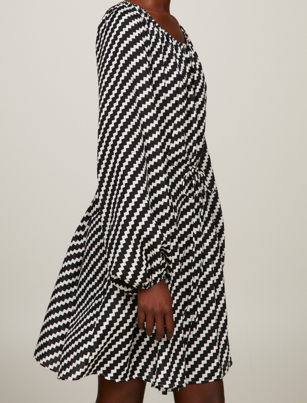 鋸齒狀印花寬鬆及膝洋裝, Zig Zag Print/ Whte Base, hi-res