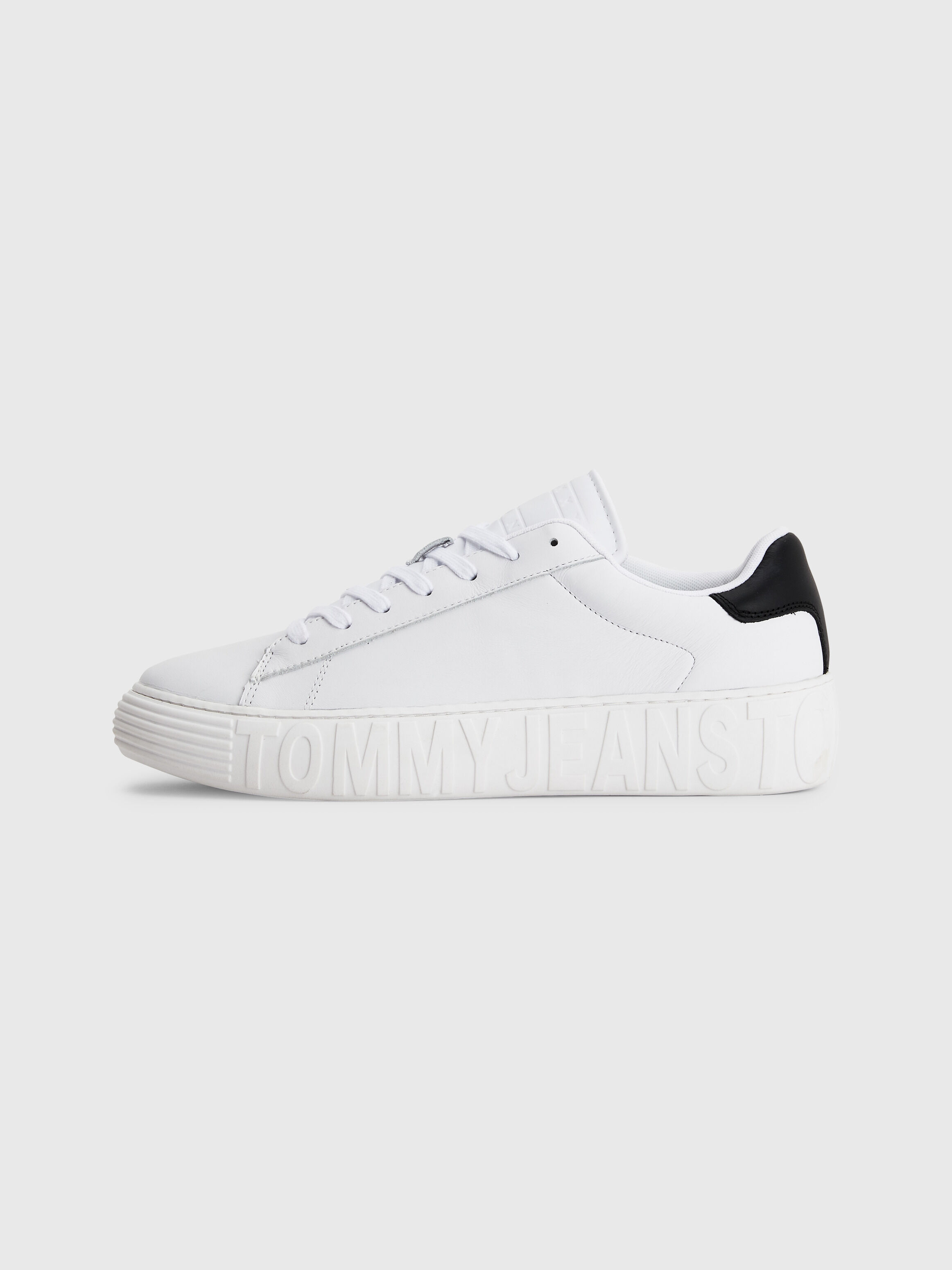 Tommy hilfiger playful badge sneakers online