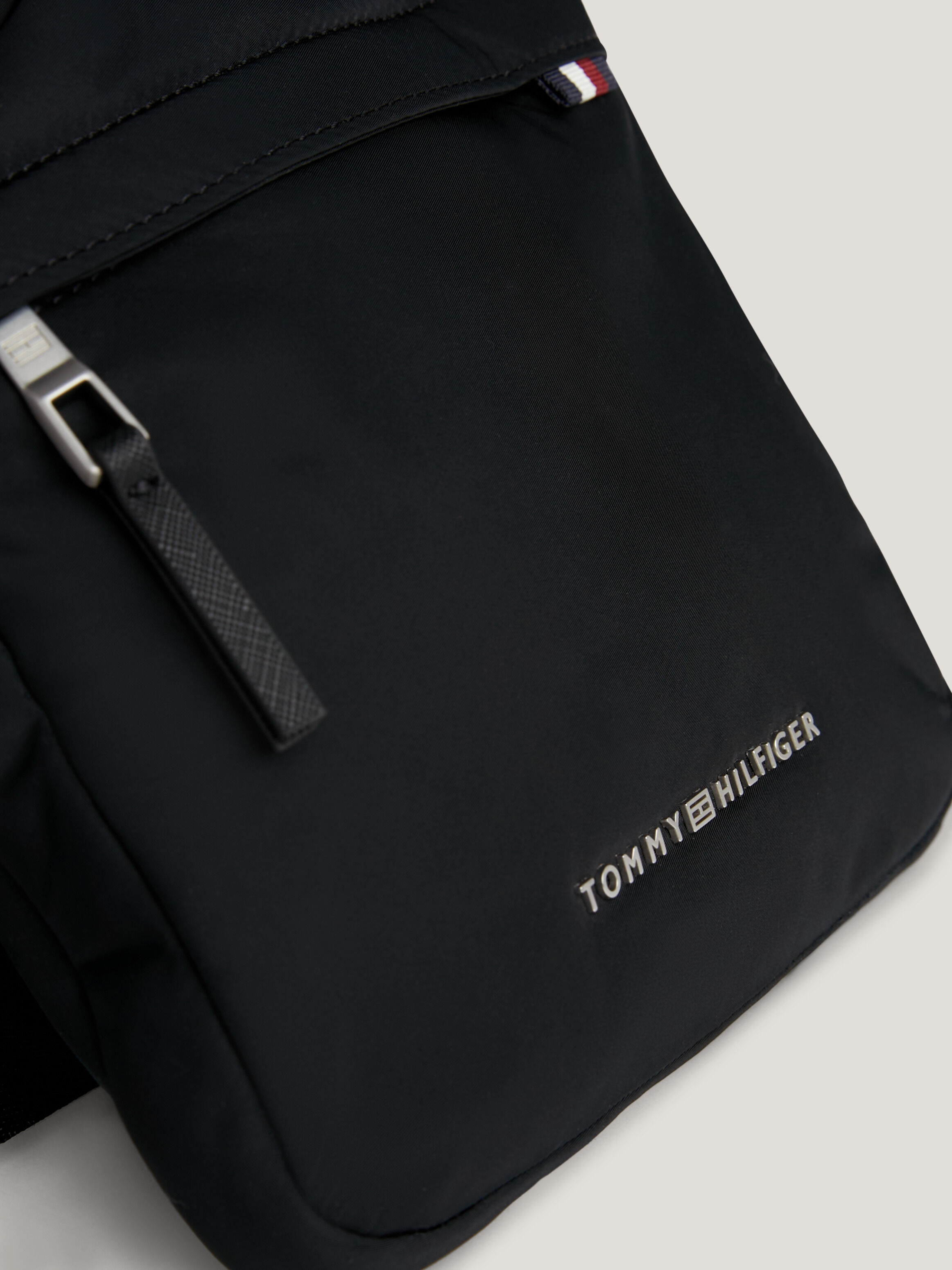 Tommy hilfiger manbag new arrivals