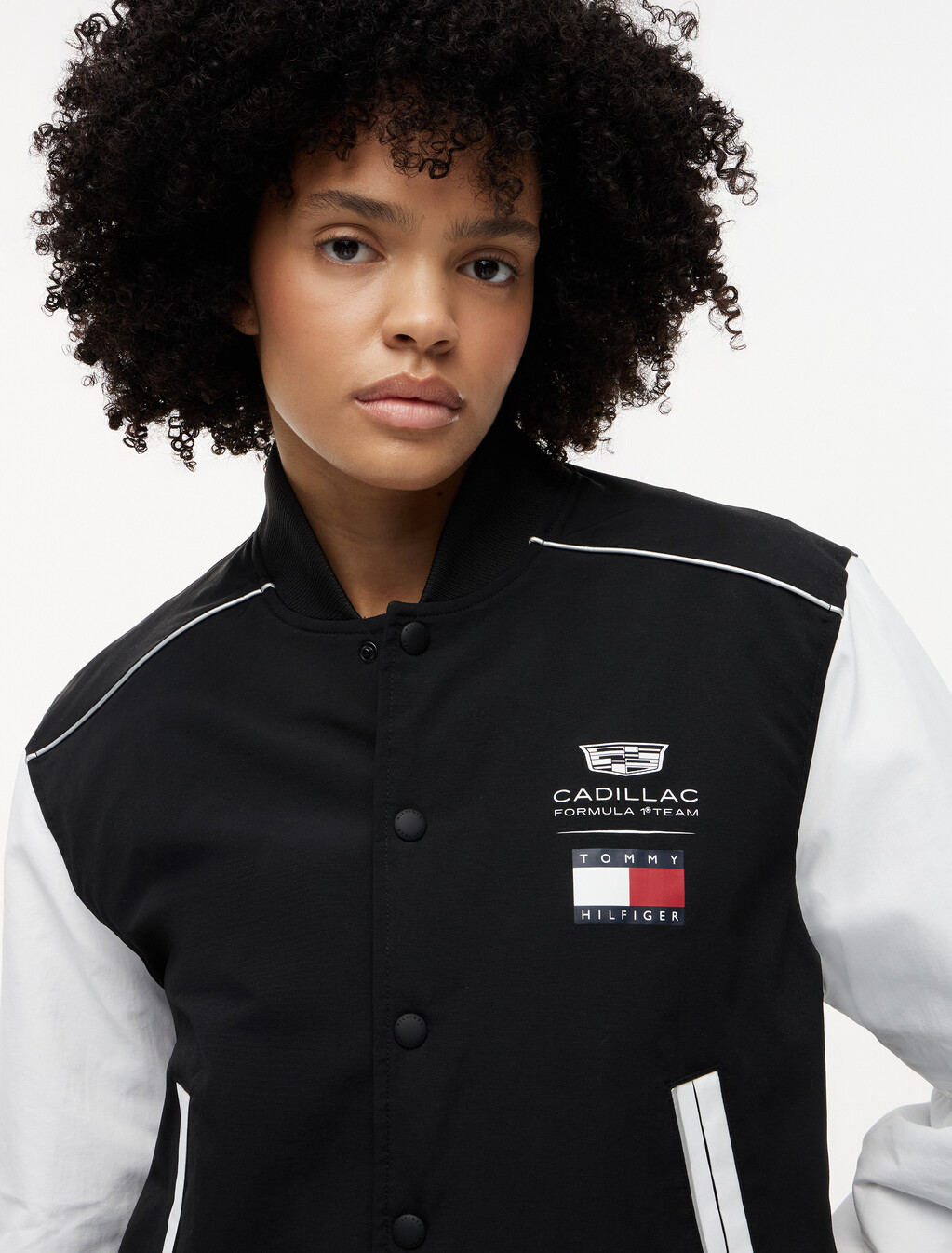 TH x Cadillac Formula 1&reg; 車隊後背標誌棒球外套, Black / White, hi-res
