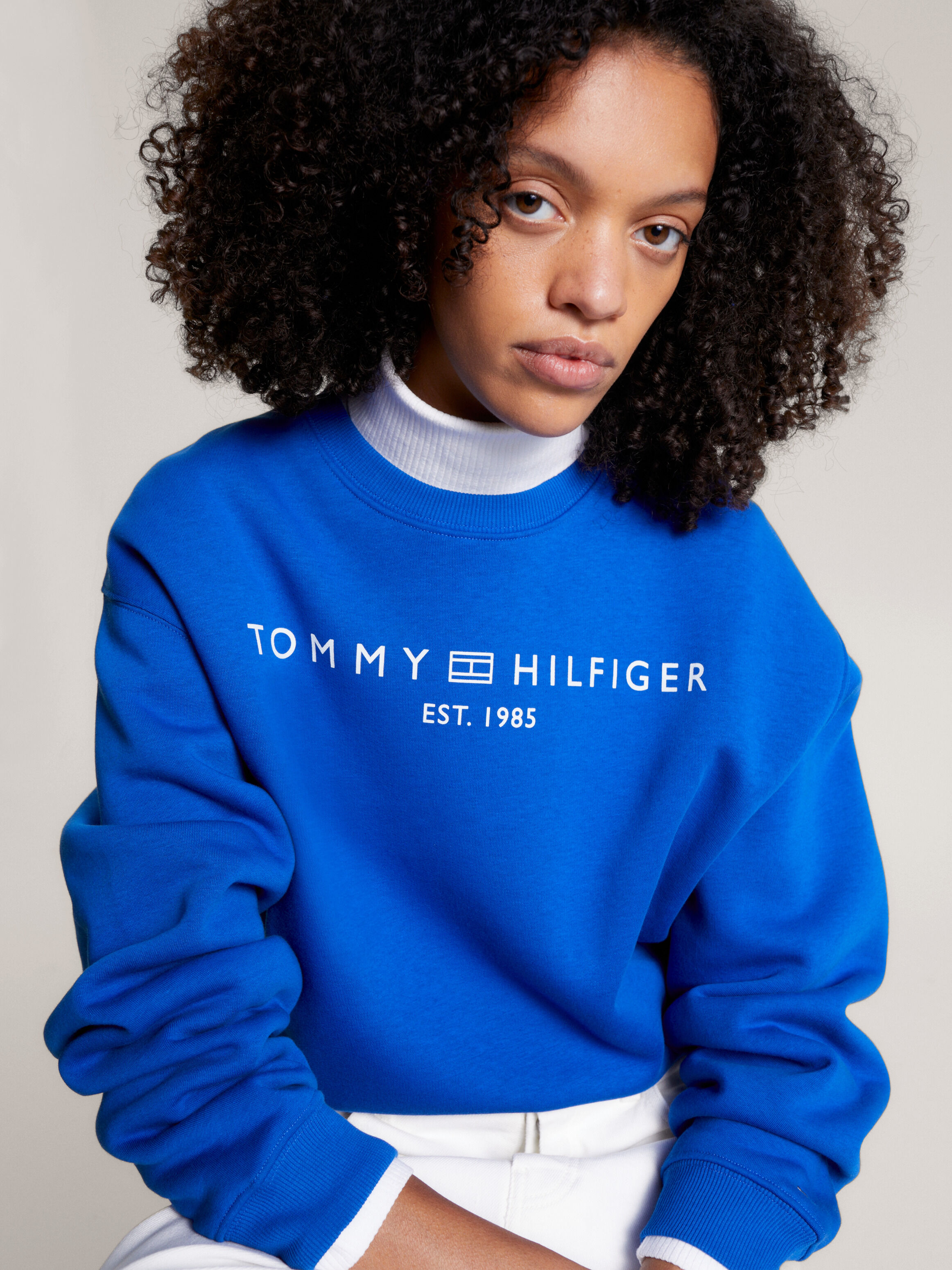 Tommy jeans deals logo sweatshirt