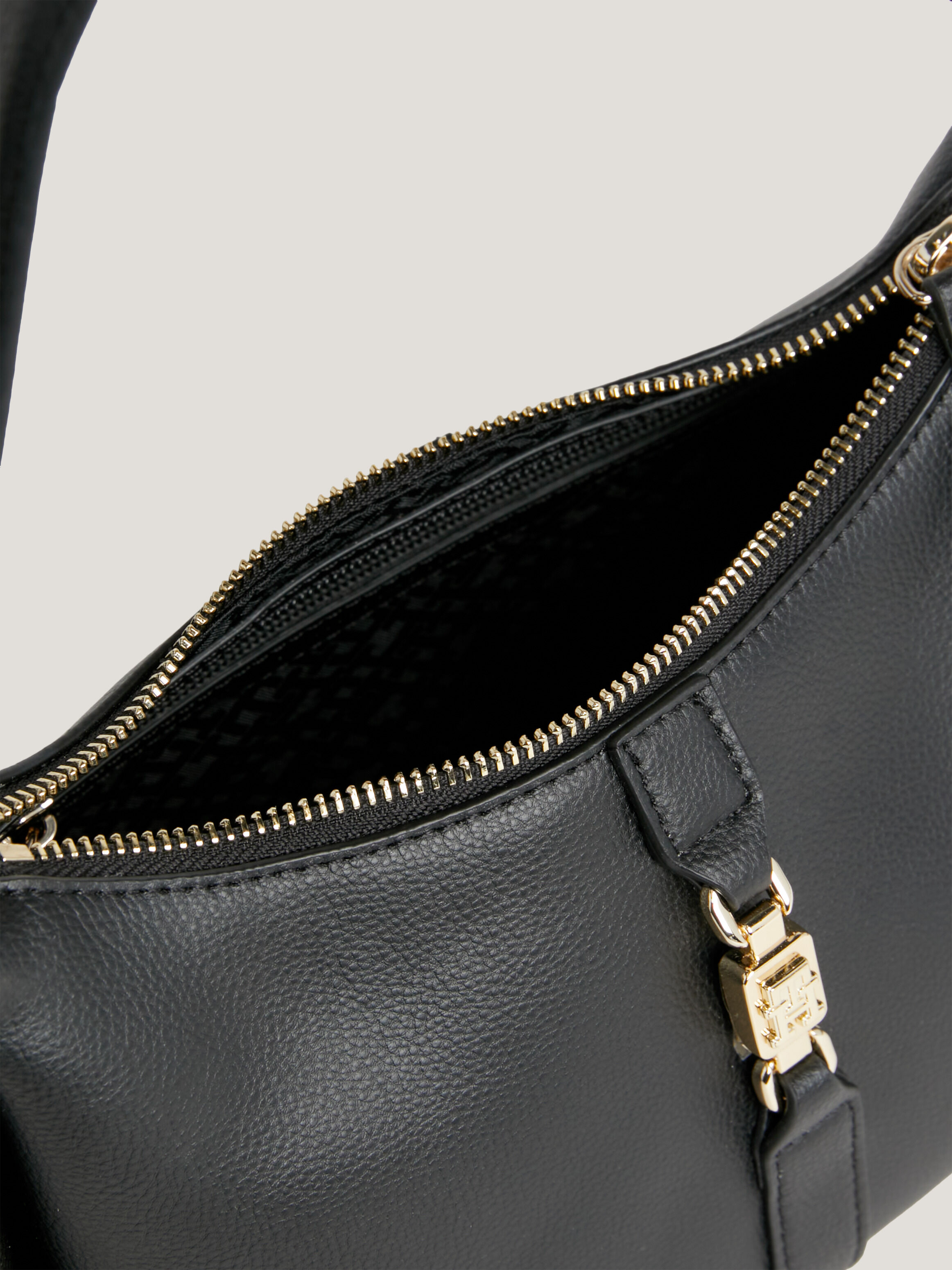 Tommy best sale hilfiger hobo