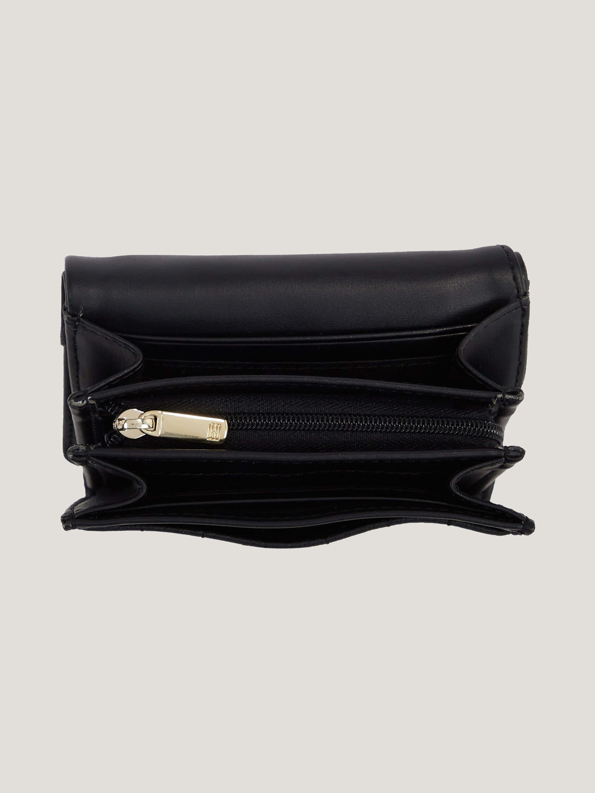 Tommy sales wallet price