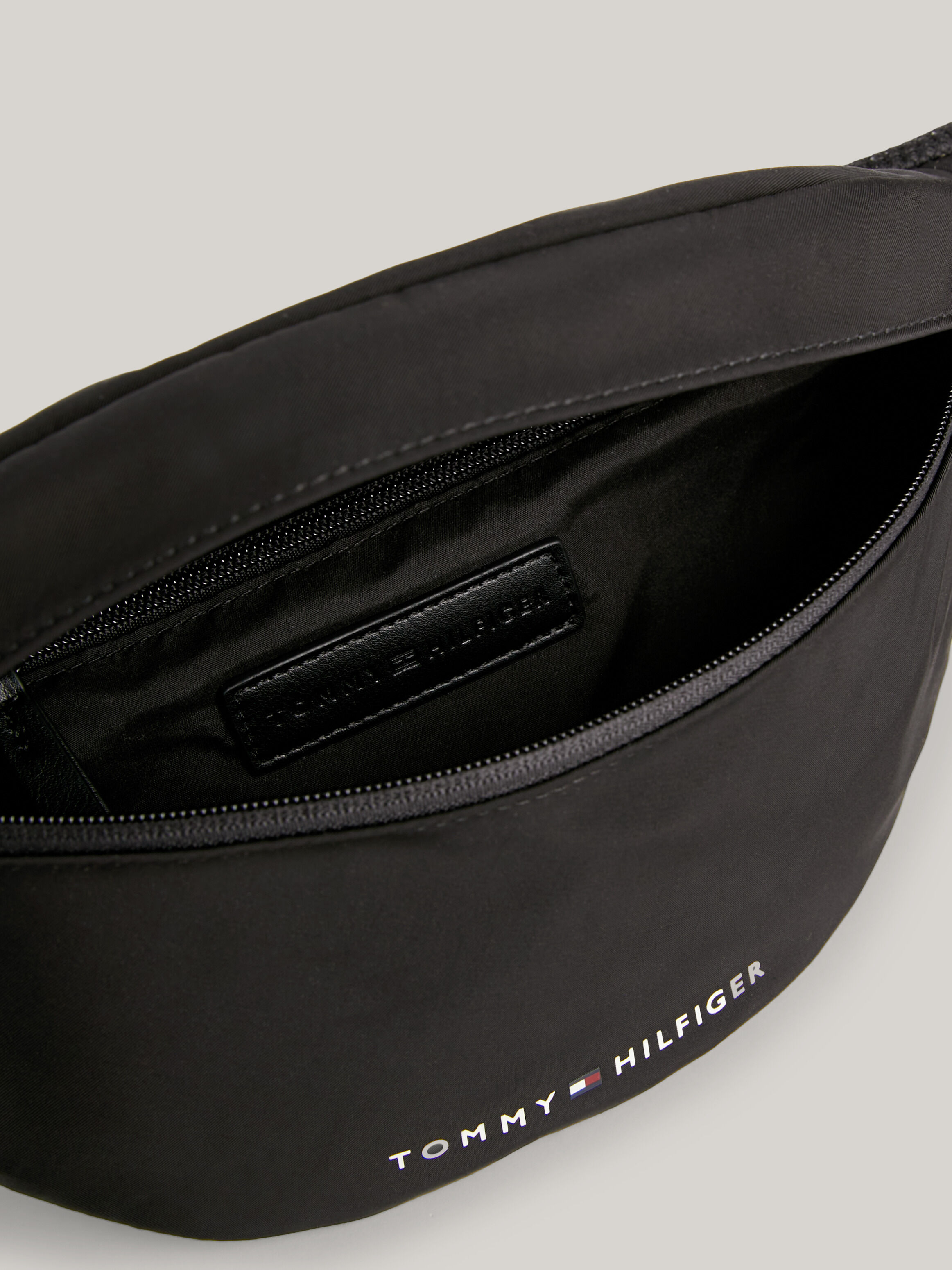 Tommy hilfiger mens best sale pouch