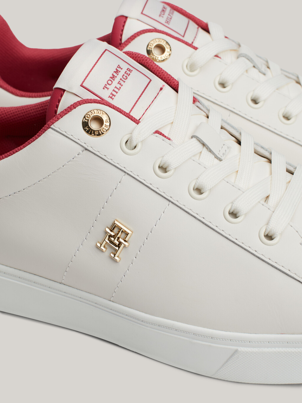 Essential TH Monogram 標示飾牌皮革運動鞋, Ancient White/Heritage Pink, hi-res